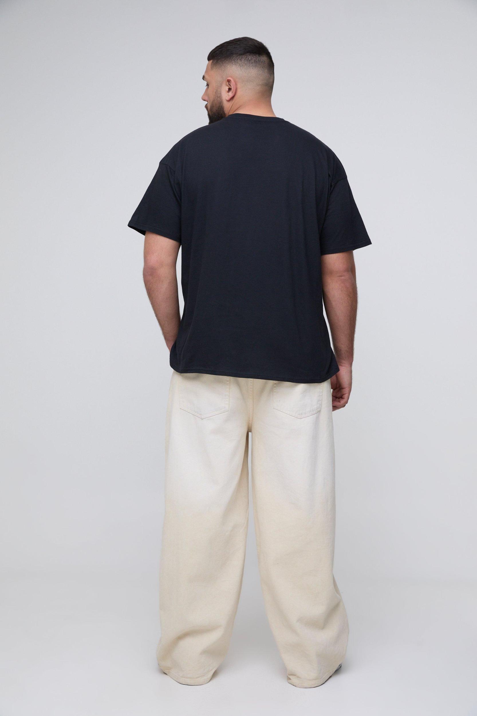 Plus Oversized Queen License Print T-Shirt | boohooMAN USA Product Image