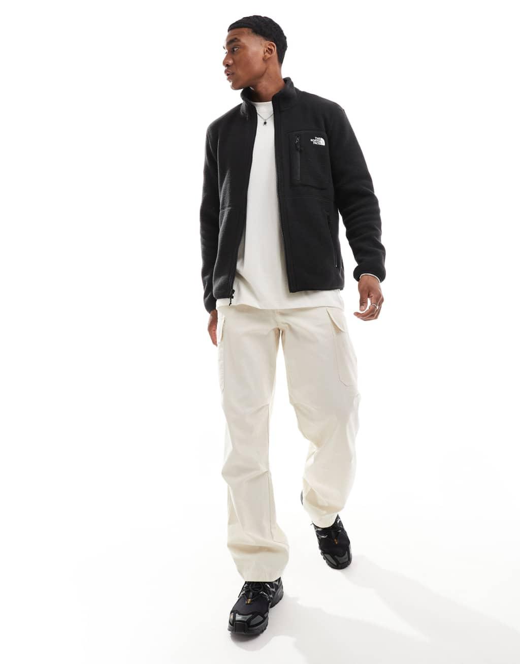 The North Face Yumiori Full Zip in black Product Image