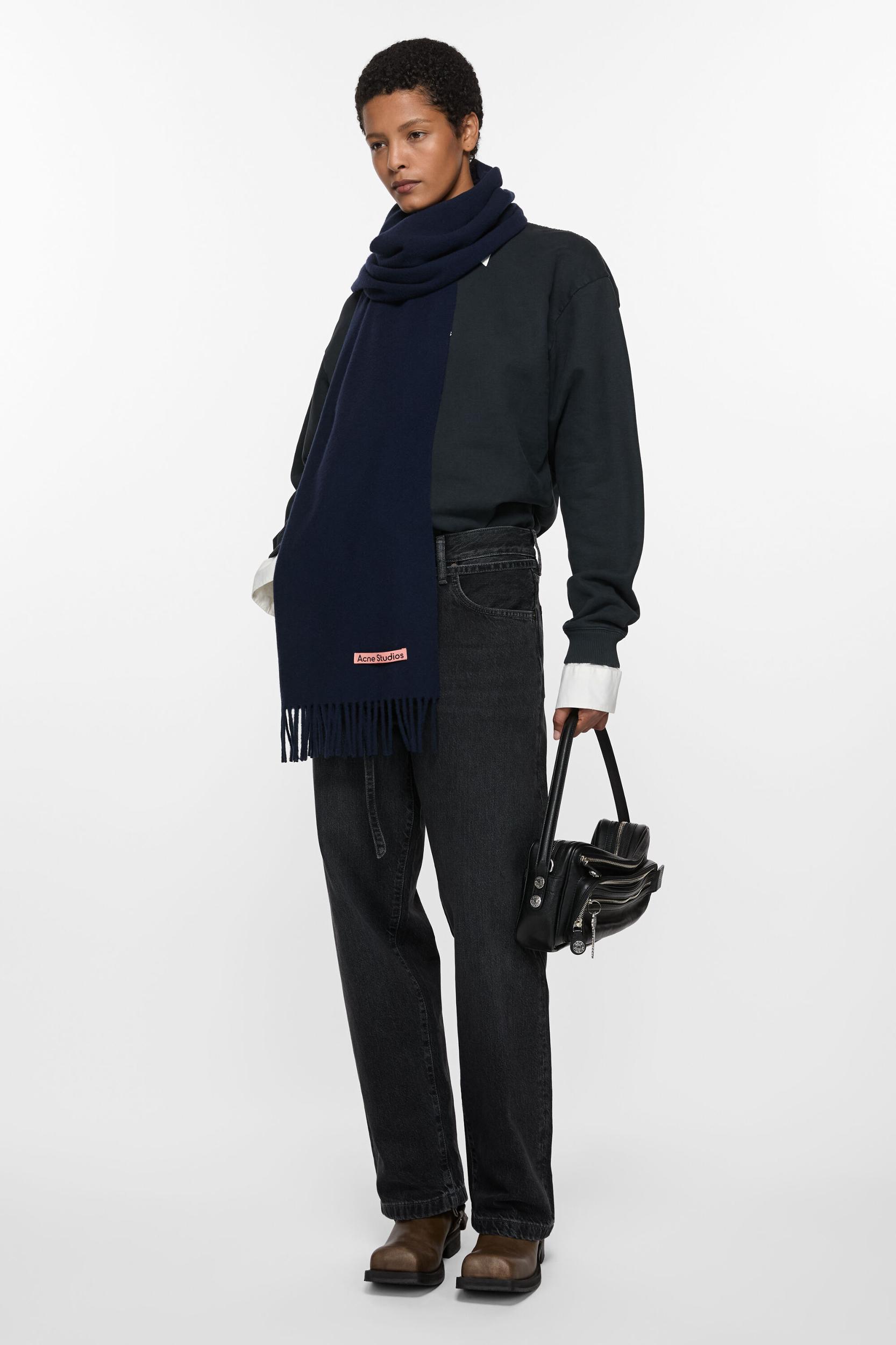 Fringe wool scarf – Narrow Product Image