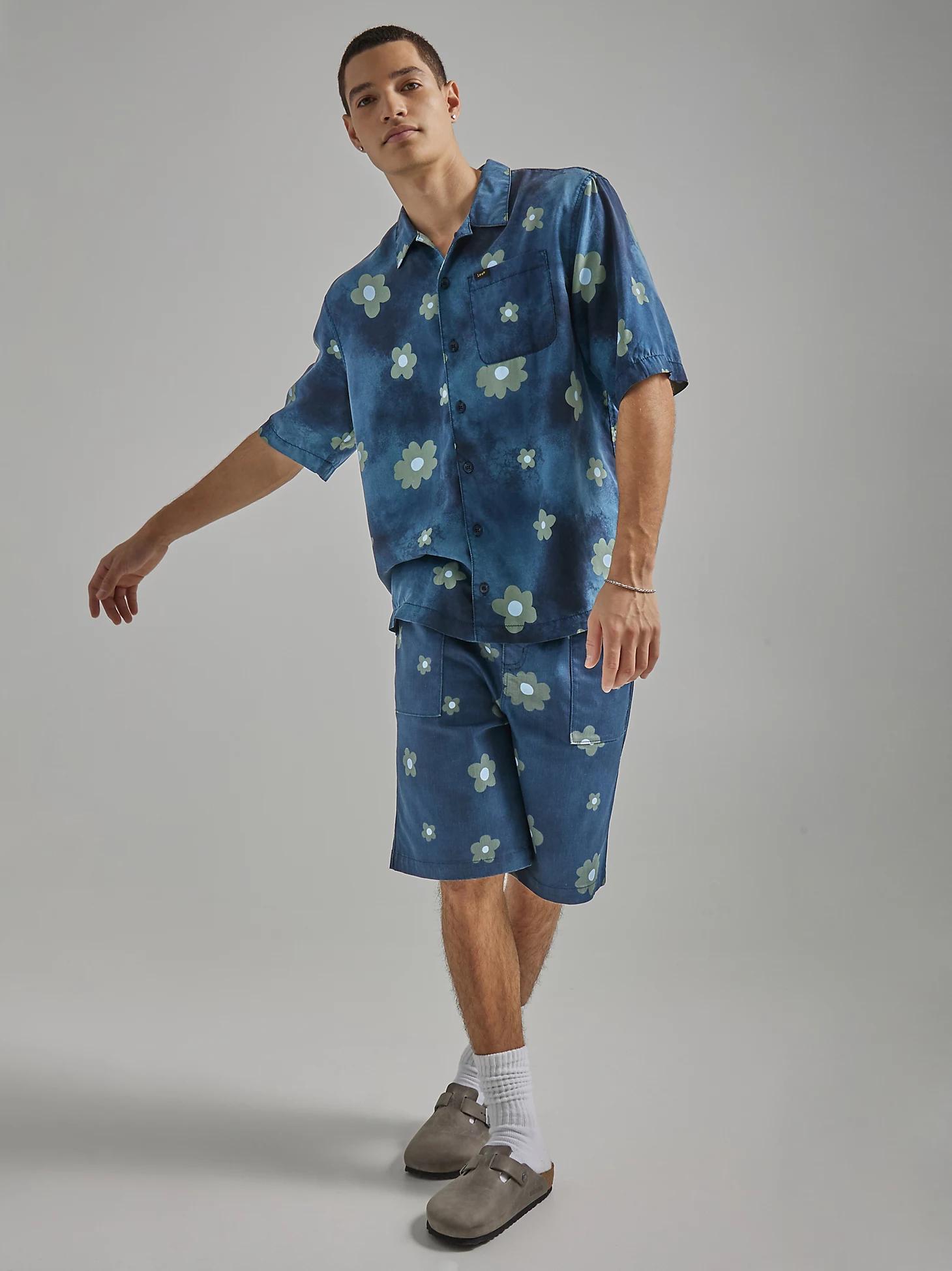 Men's Oversized Floral Resort Shirt | Men's Tops & Tees | Lee® Product Image