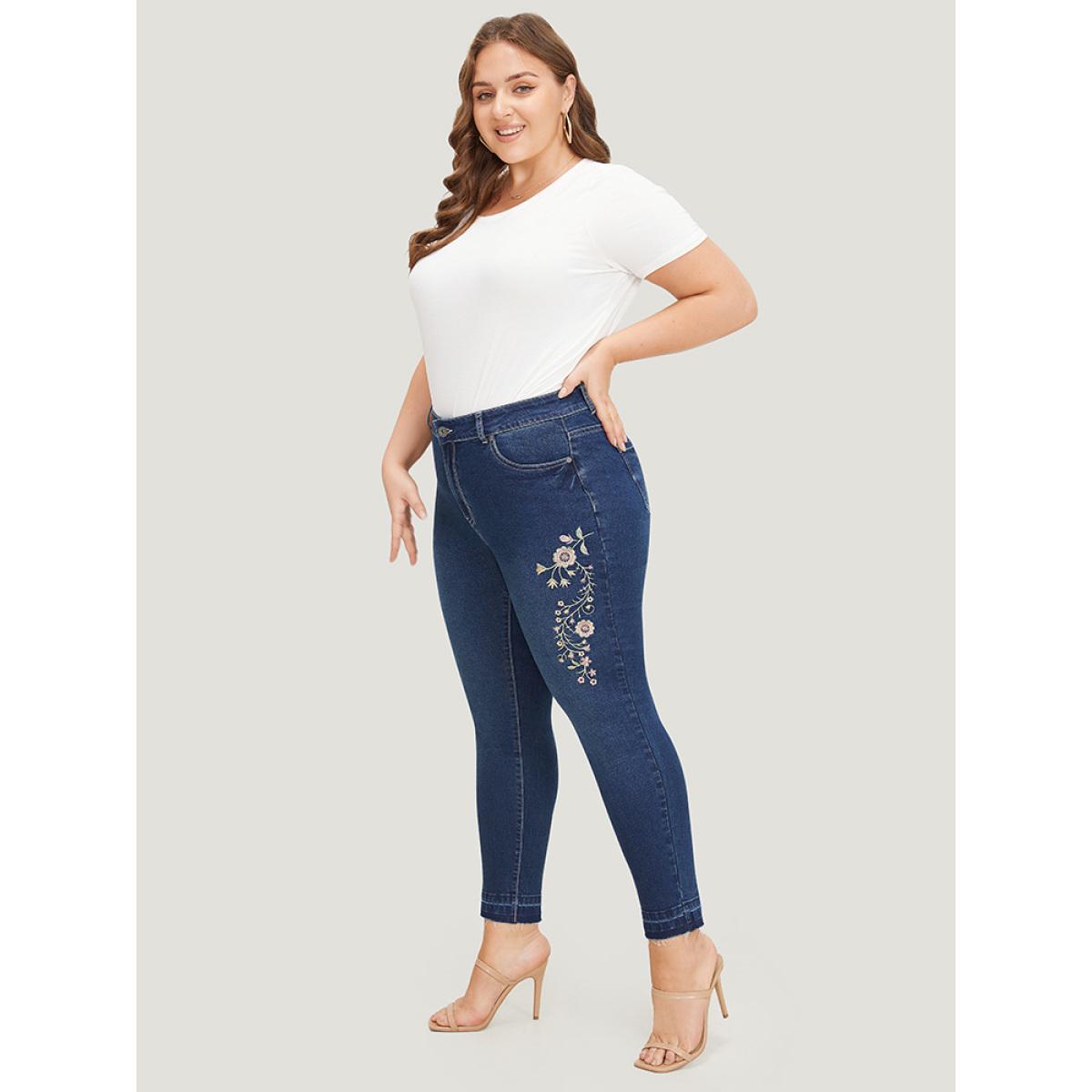 Plus Size Very Stretchy Floral Embroidered Dark Wash Jeans Women Indigo Casual Plants Embroidered High stretch Pocket Jeans BloomChic 14/1X Product Image