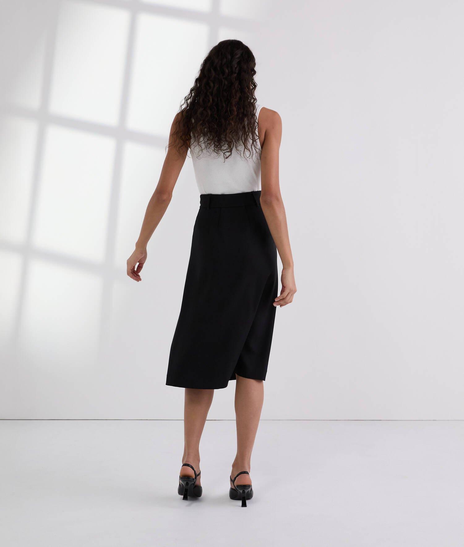 PLEAT DETAIL SKIRT Product Image