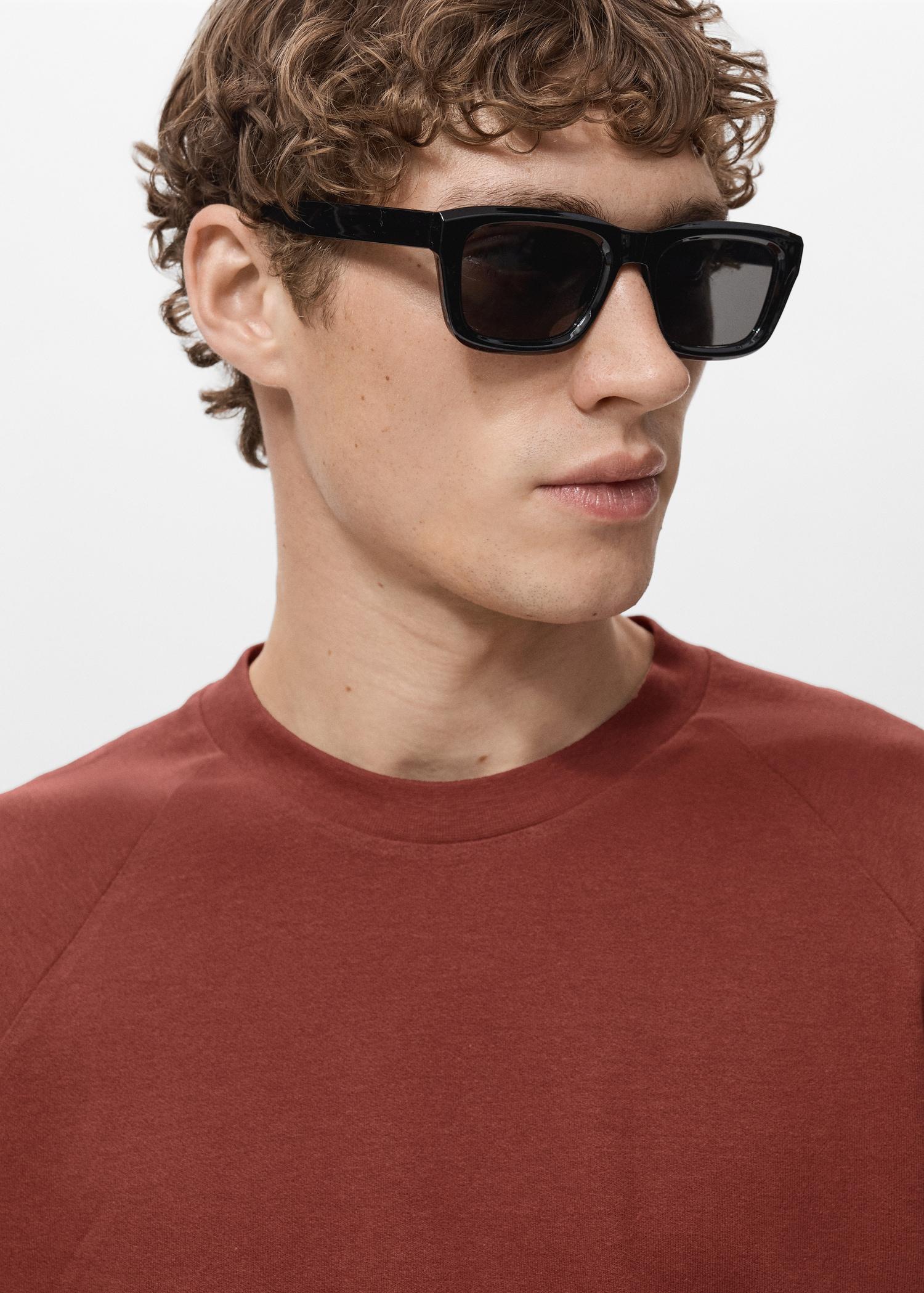 Relaxed-fit cotton-linen t-shirt - Men | MANGO USA Product Image