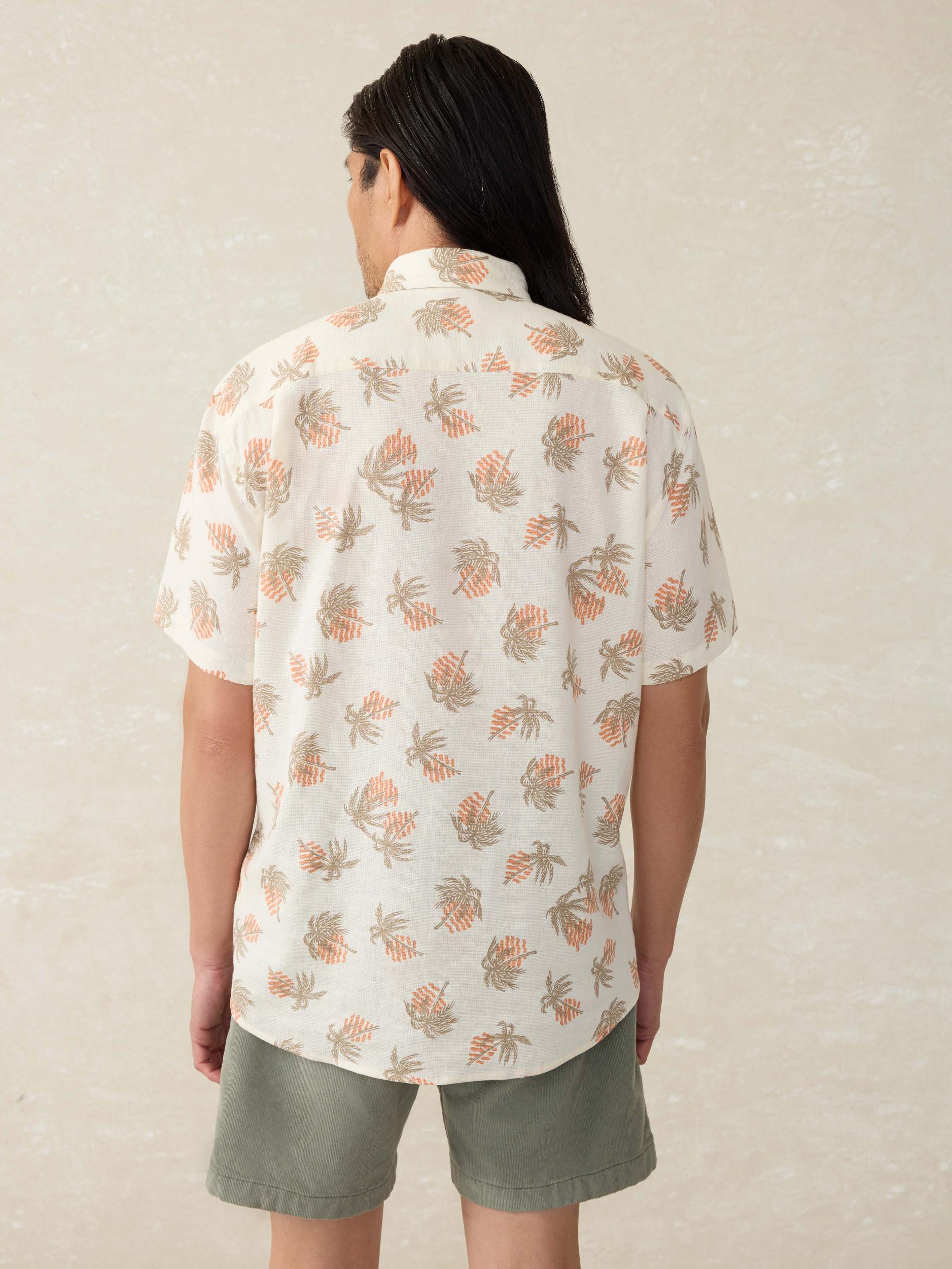 Short- Sleeve Breeze Shirt - Sunlit Palm & Waves Male Product Image