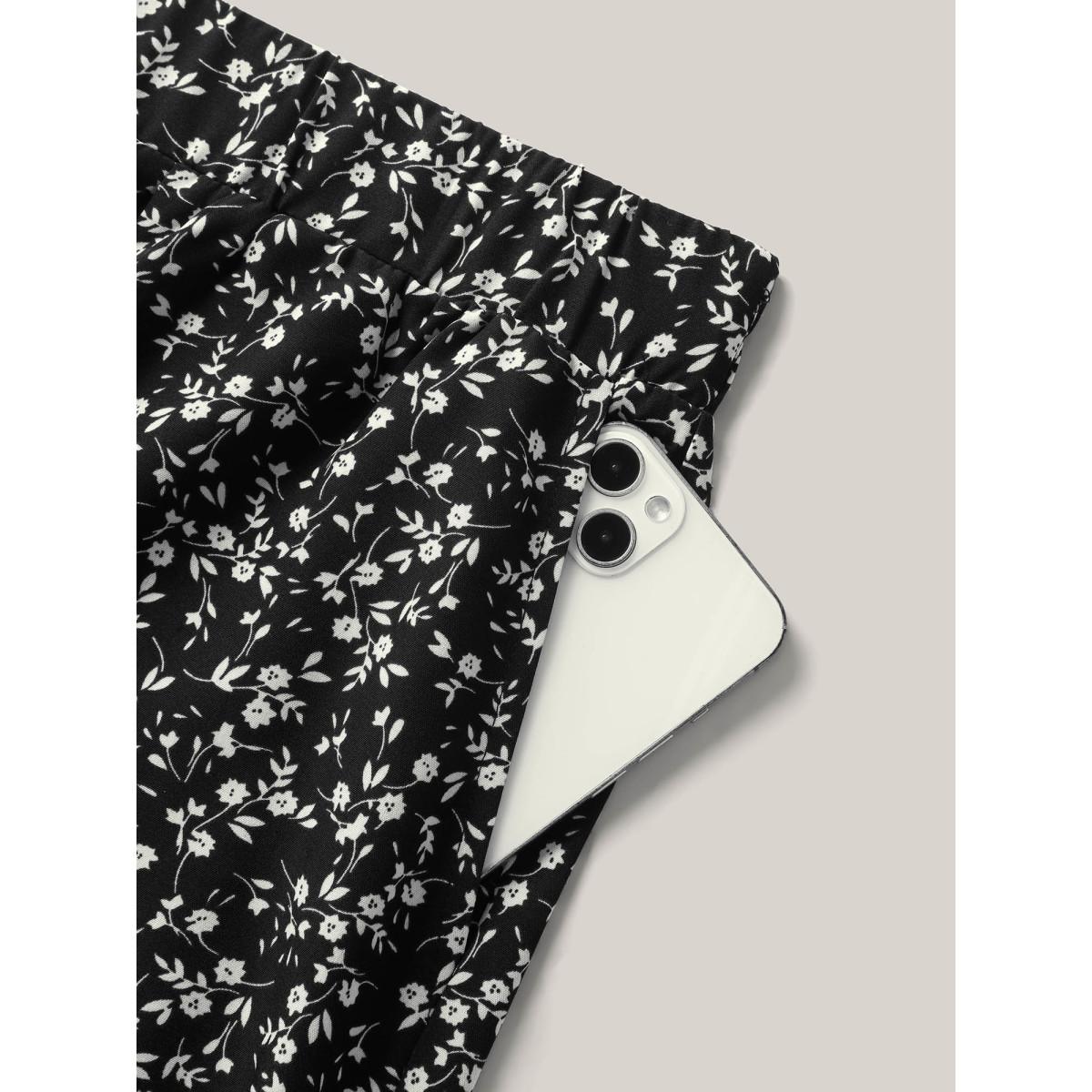 Plus Size Floral Print Wide-Leg Shorts Women BlackFlower Leisure Wide Leg Casual Shorts BloomChic 28/5X Product Image