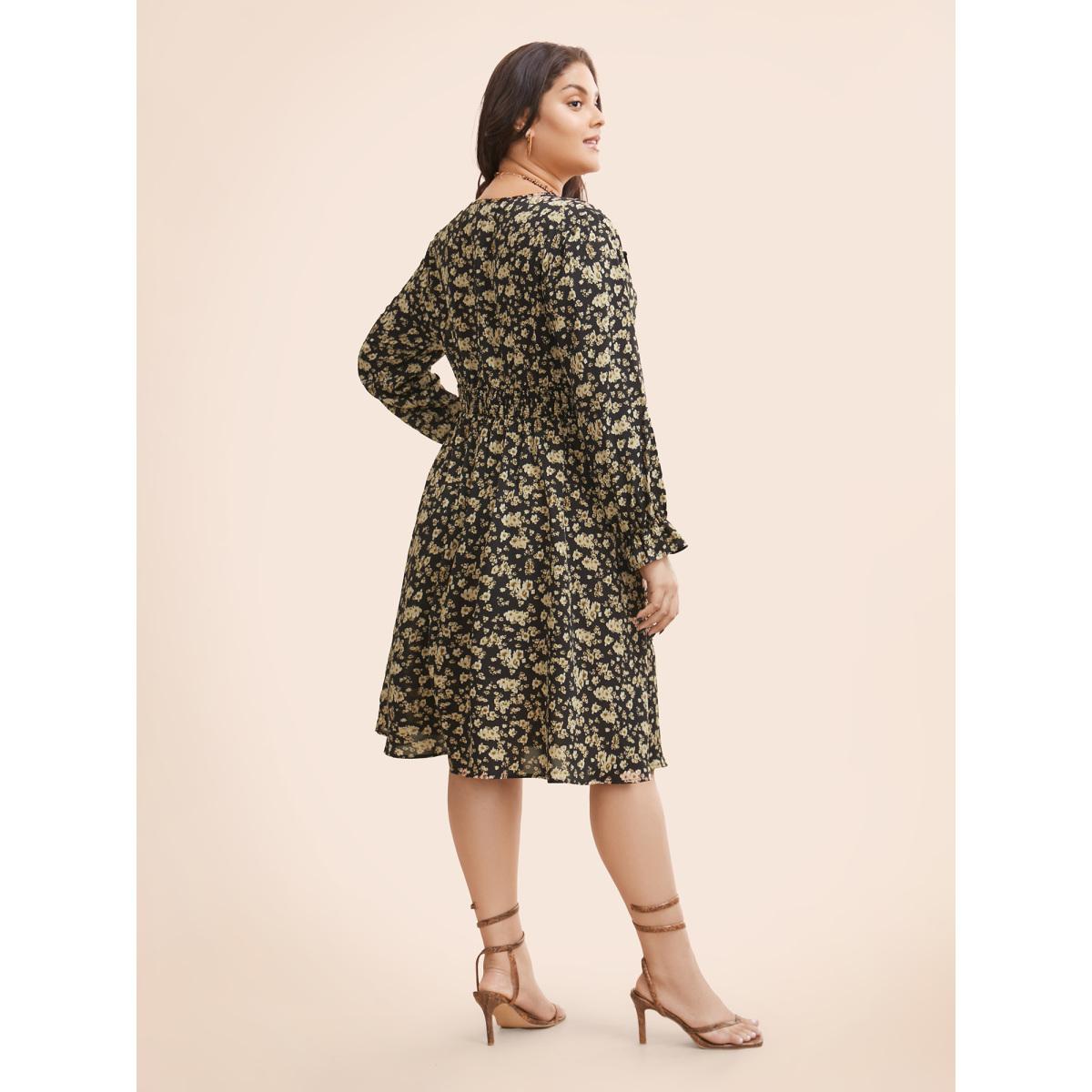 Plus Size V Neck Ditsy Floral Ruffles Shirred Dress Black Women Resort Shirred V-neck Long Sleeve Curvy BloomChic 18-20/2X Product Image