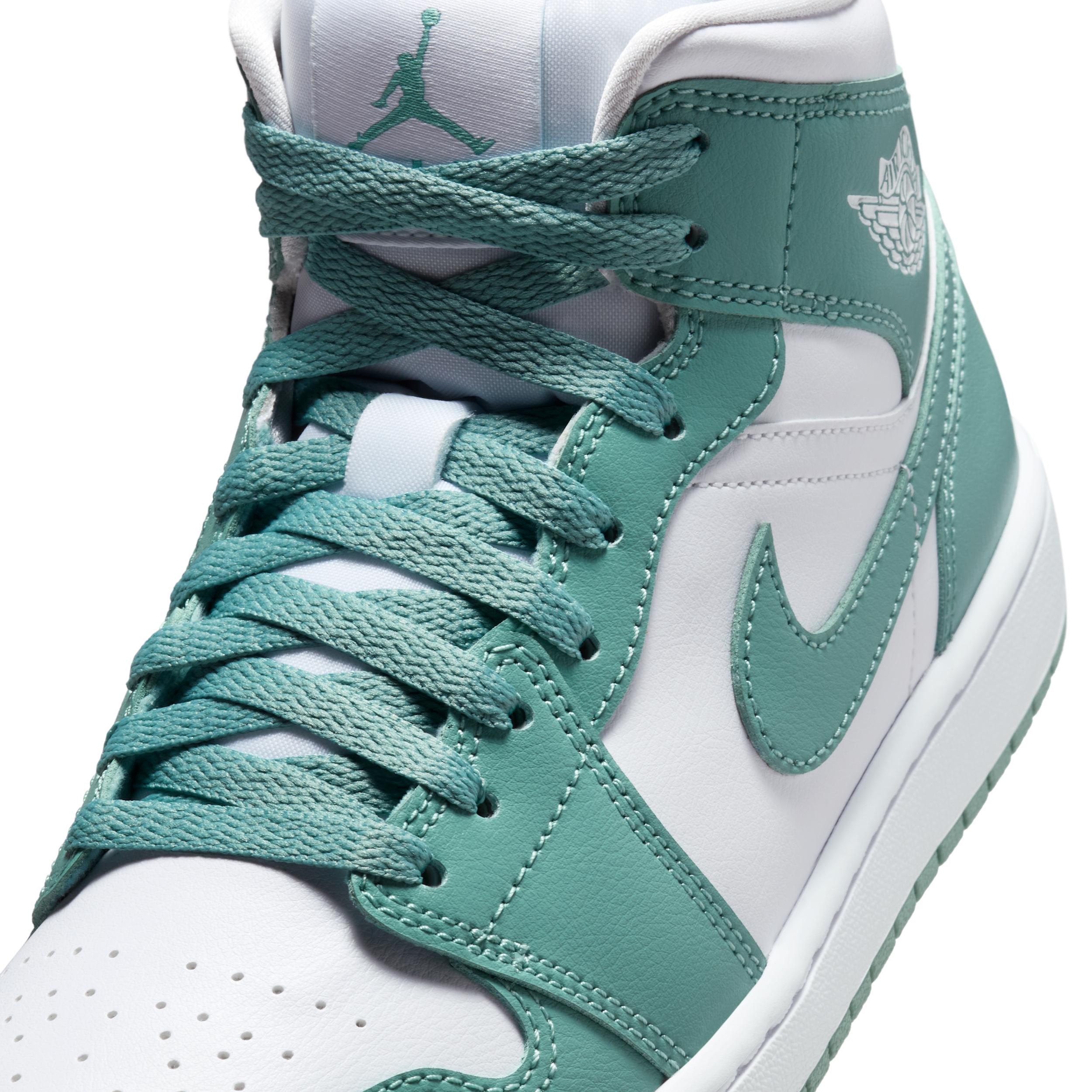 Women's Air Jordan 1 Mid Shoes Product Image