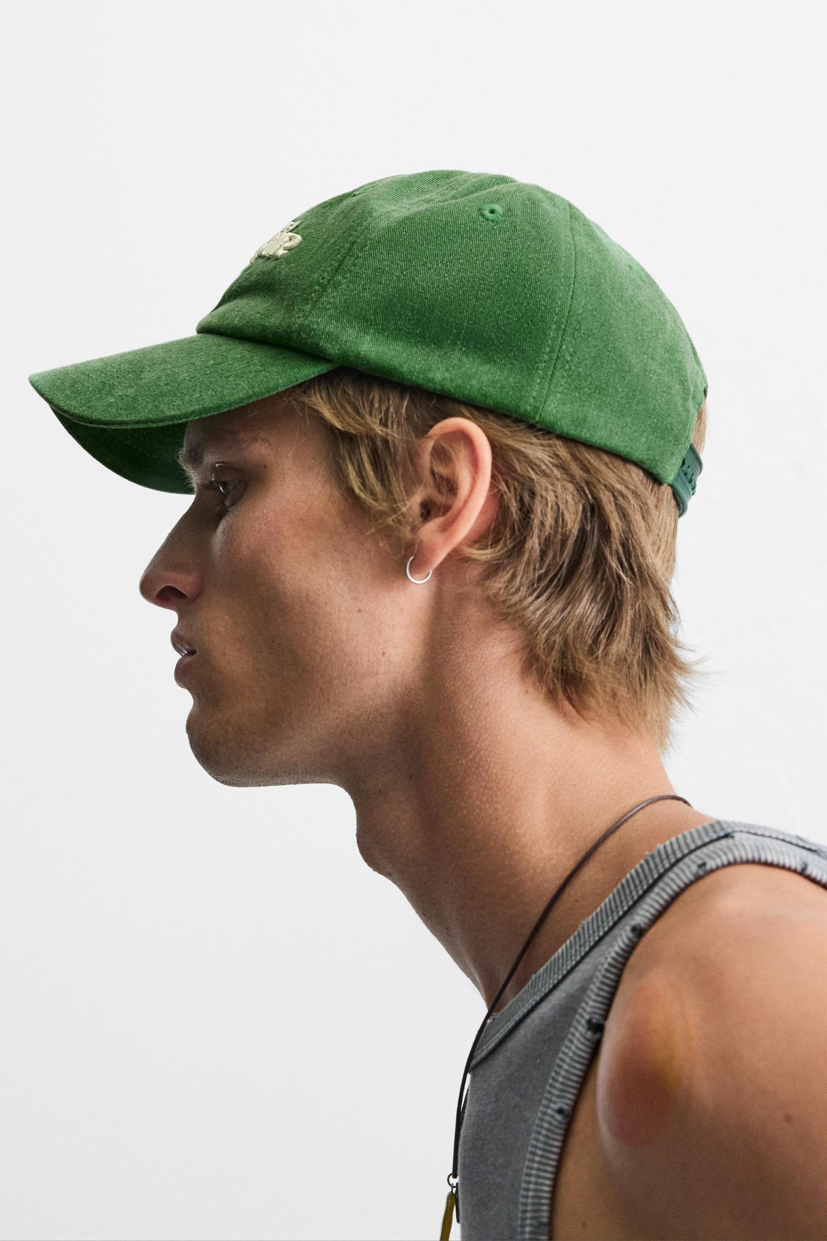 CONTRAST EMBROIDERY CAP Product Image