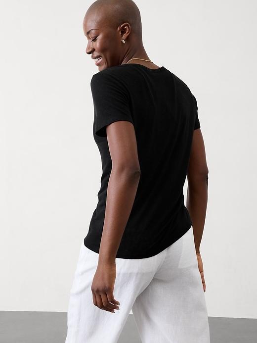 Getaway Linen Blend V-Neck Tee Product Image