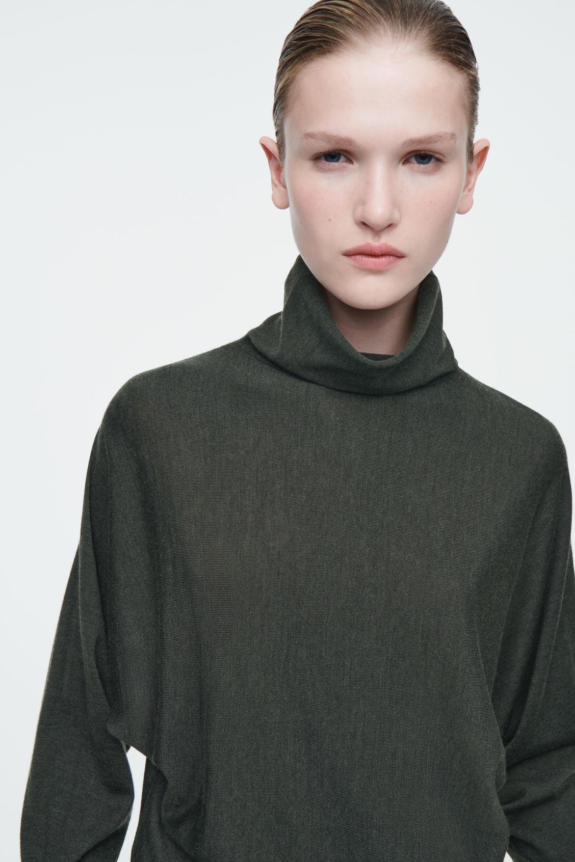 THE FUNNEL-NECK MERINO WOOL SWEATER Product Image