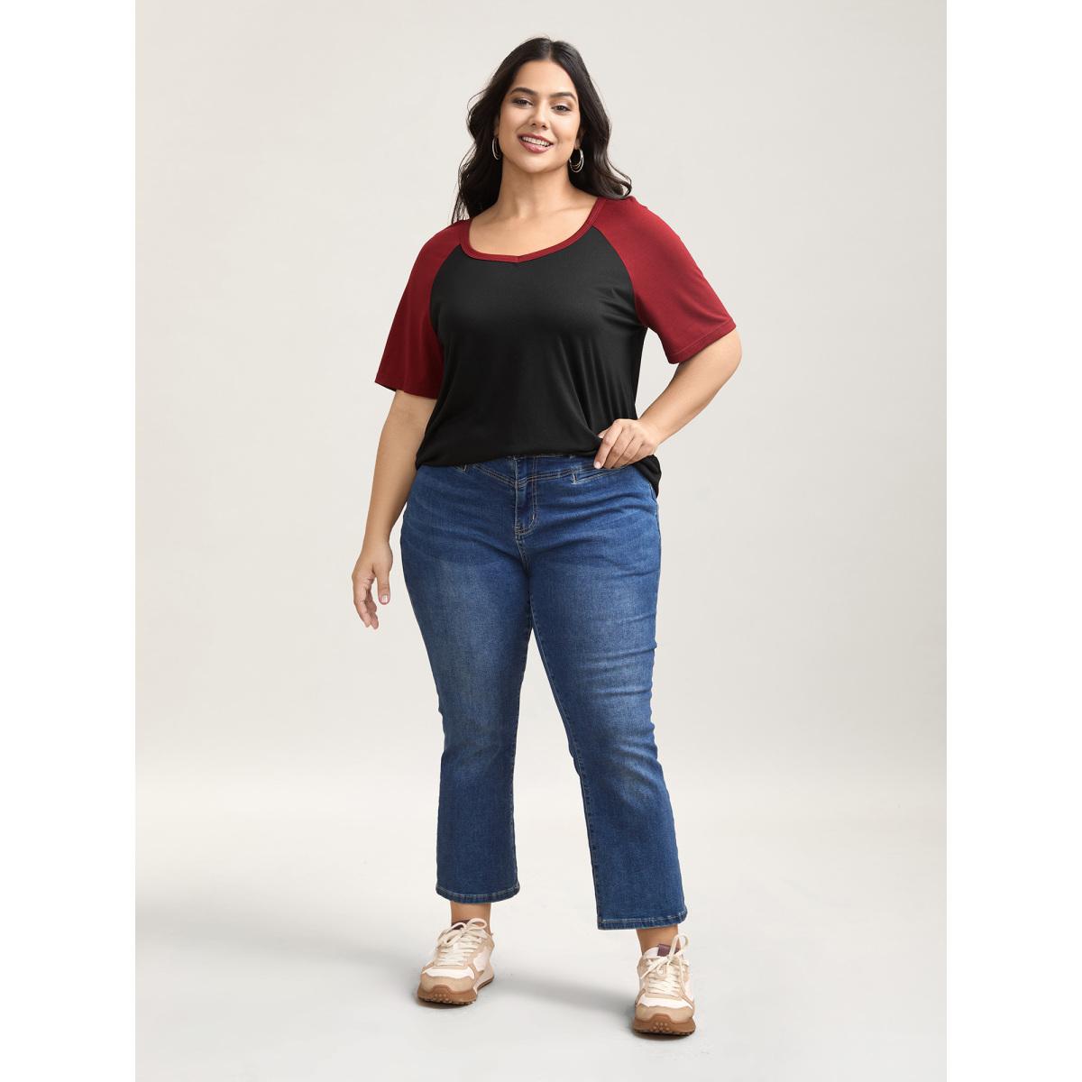 Plus Size Color Contrast Raglan Sleeve T-Shirt Black Women Casual Contrast Heart neckline Everyday T-shirts BloomChic 28/5X Product Image