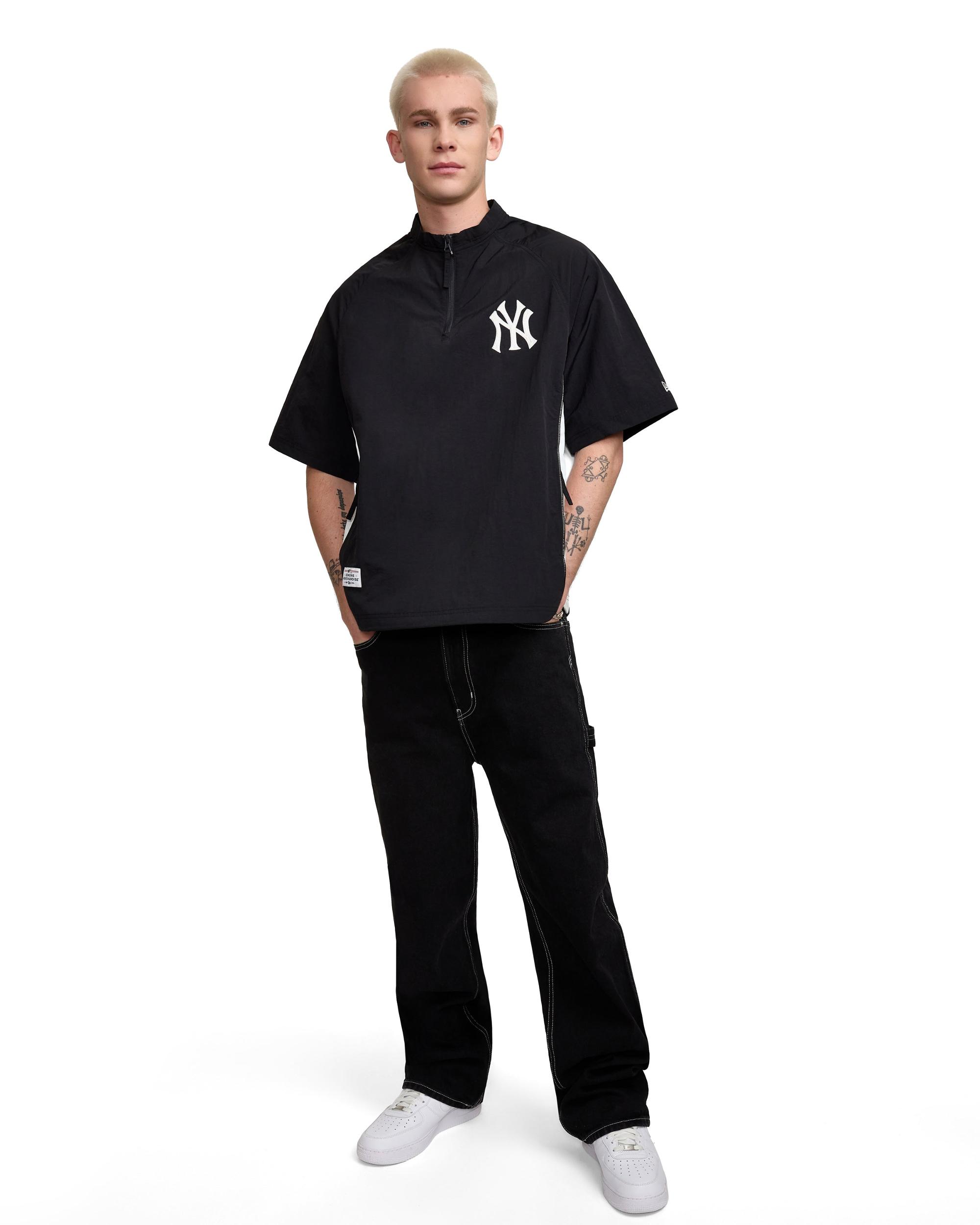 New York Yankees Outdoor Short Sleeve Anorak Male Product Image