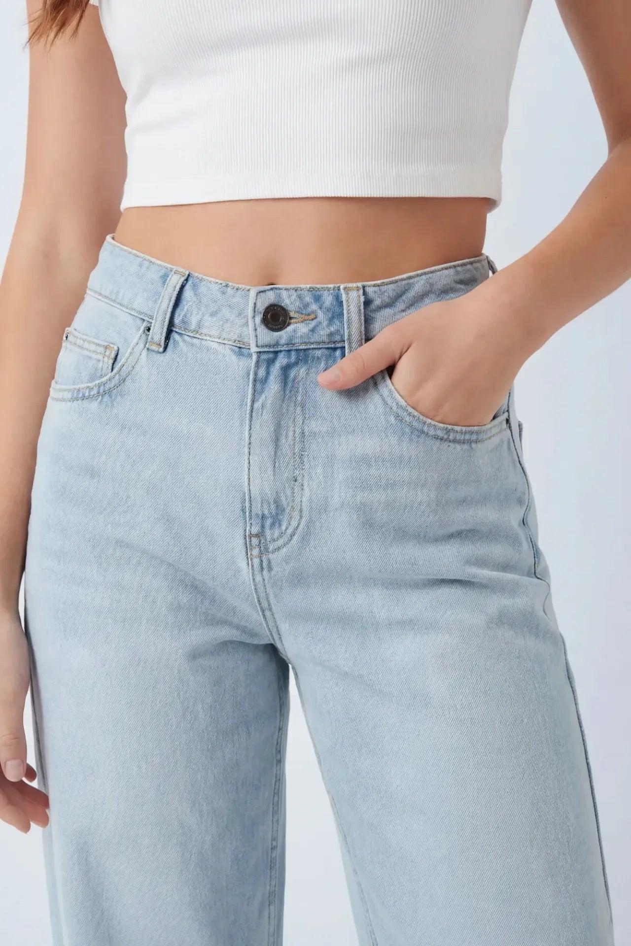 Low Rise Barrel Jean Female Product Image