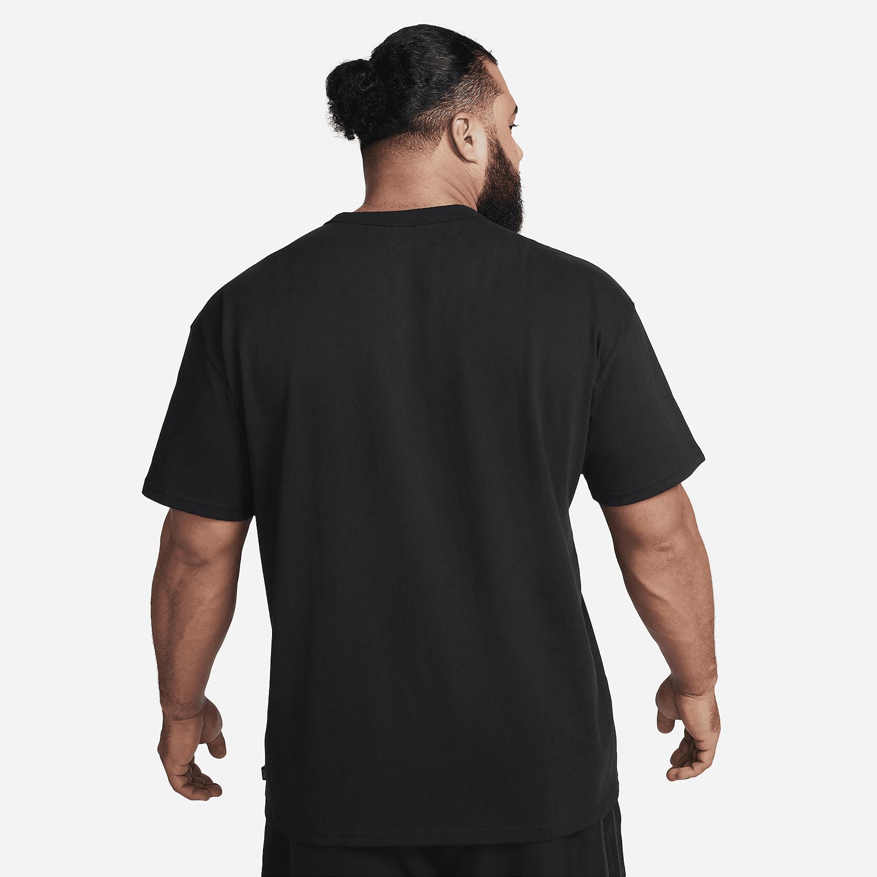 Nike Sportswear Premium Essentials Men's Pocket T-Shirt Product Image