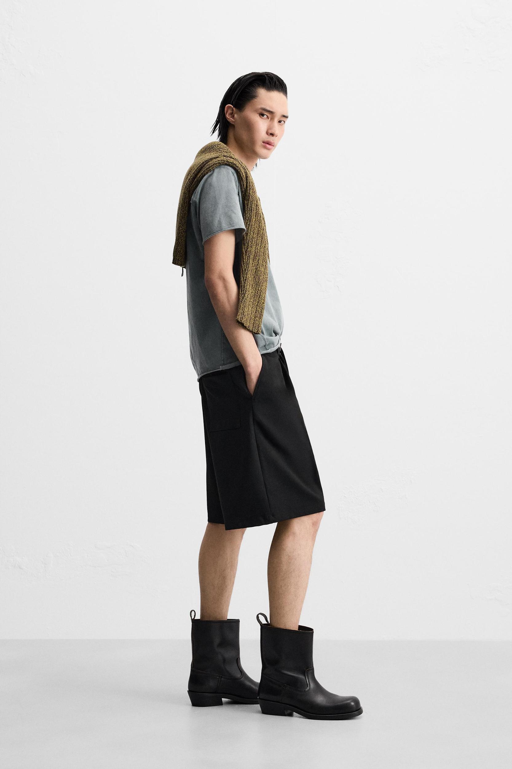 TEXTURED PLEATED SHORTS Product Image
