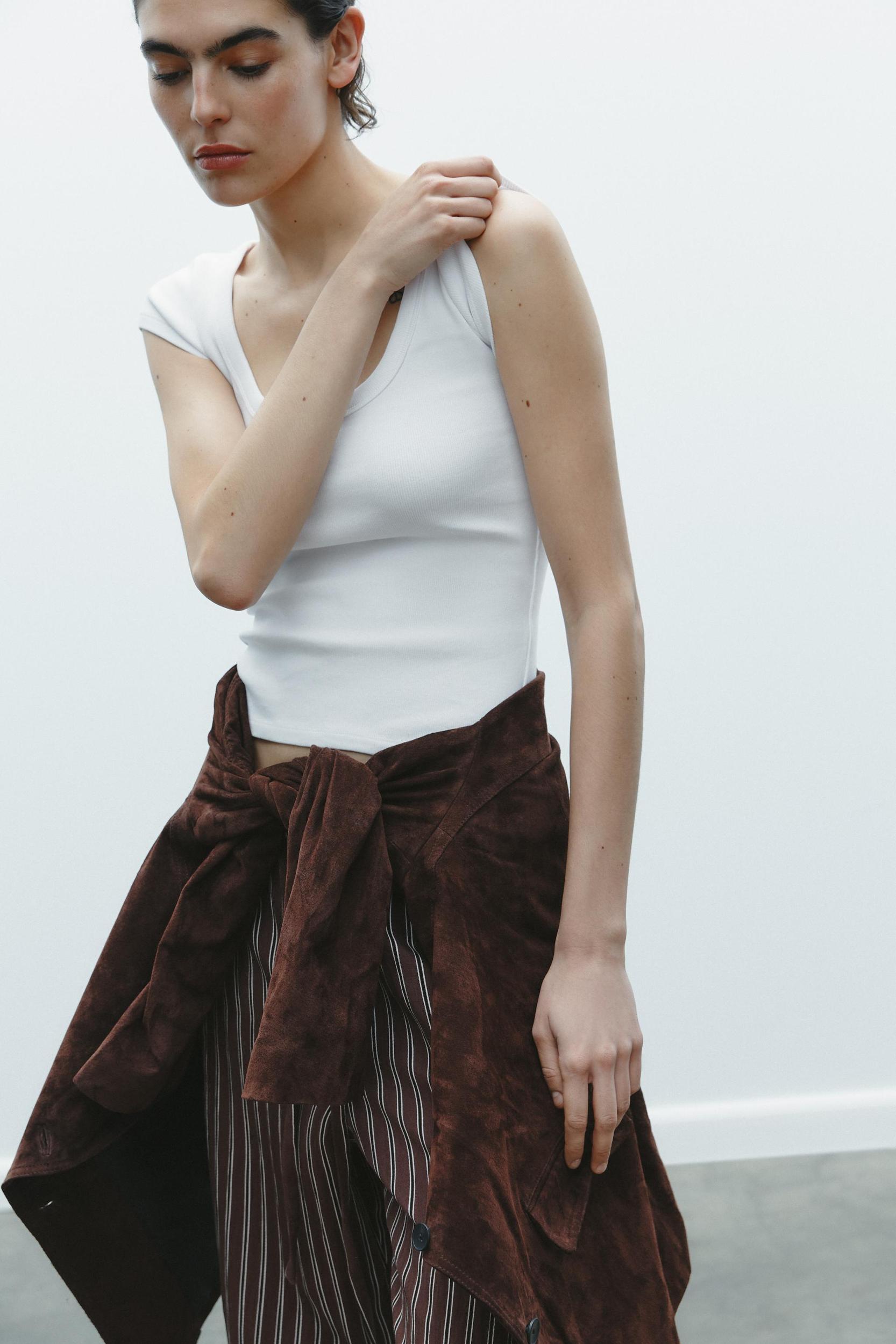 SCOOP NECK TOP Product Image