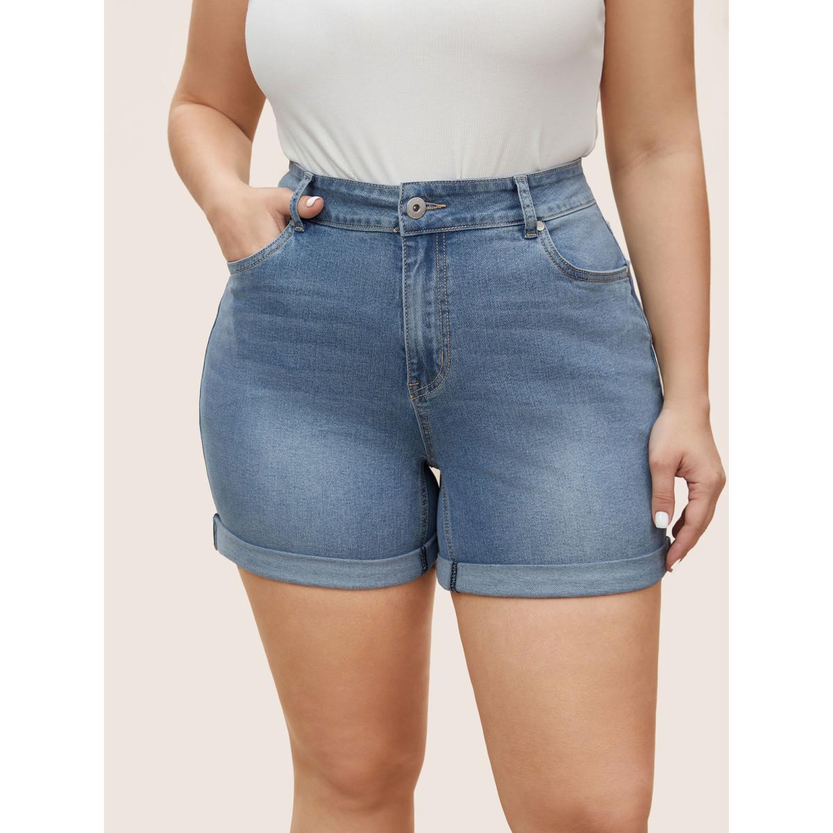 Plus Size Light Wash Roll Hem Slanted Pocket Denim Shorts Women LightBlue Roll Hem High stretch Everyday Slanted pocket Casual Denim Shorts BloomChic 22/3X Product Image