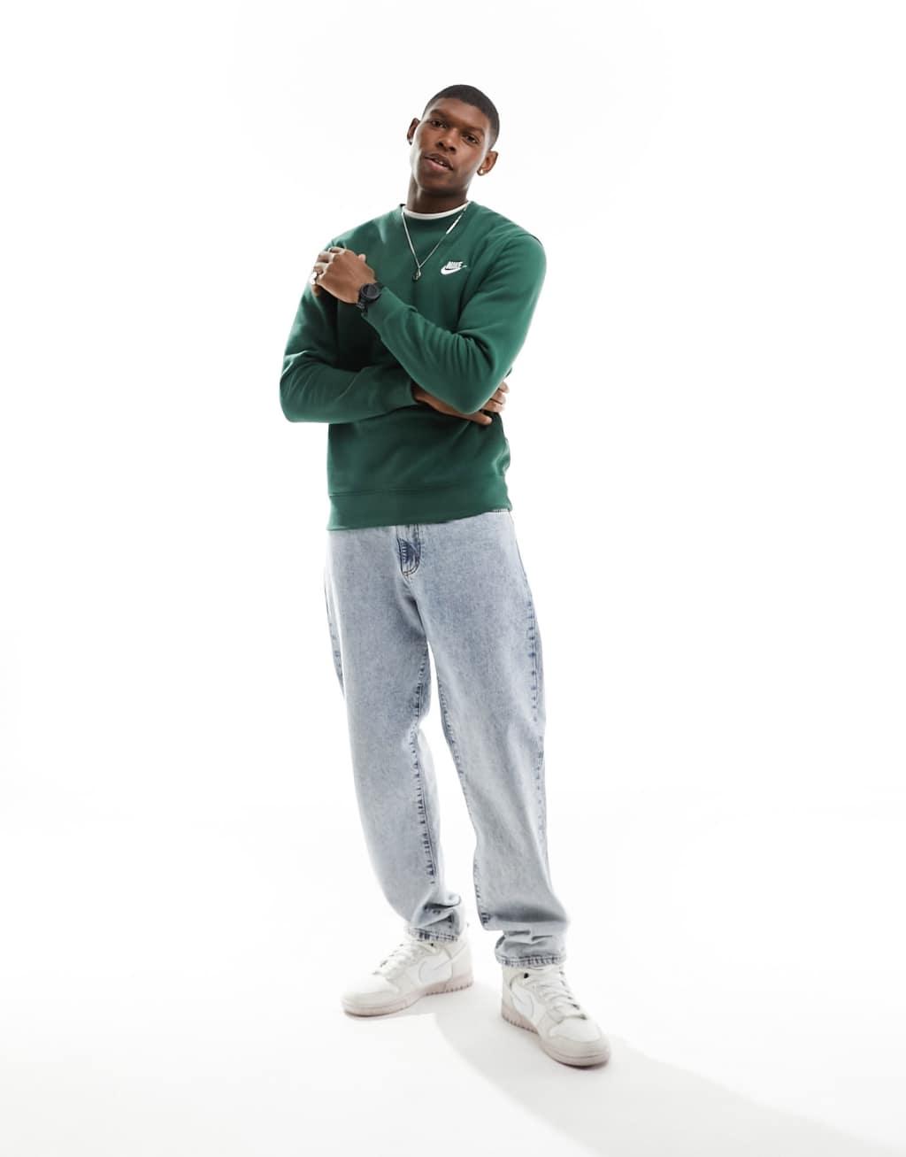 Nike Club sweatshirt in dark green Product Image