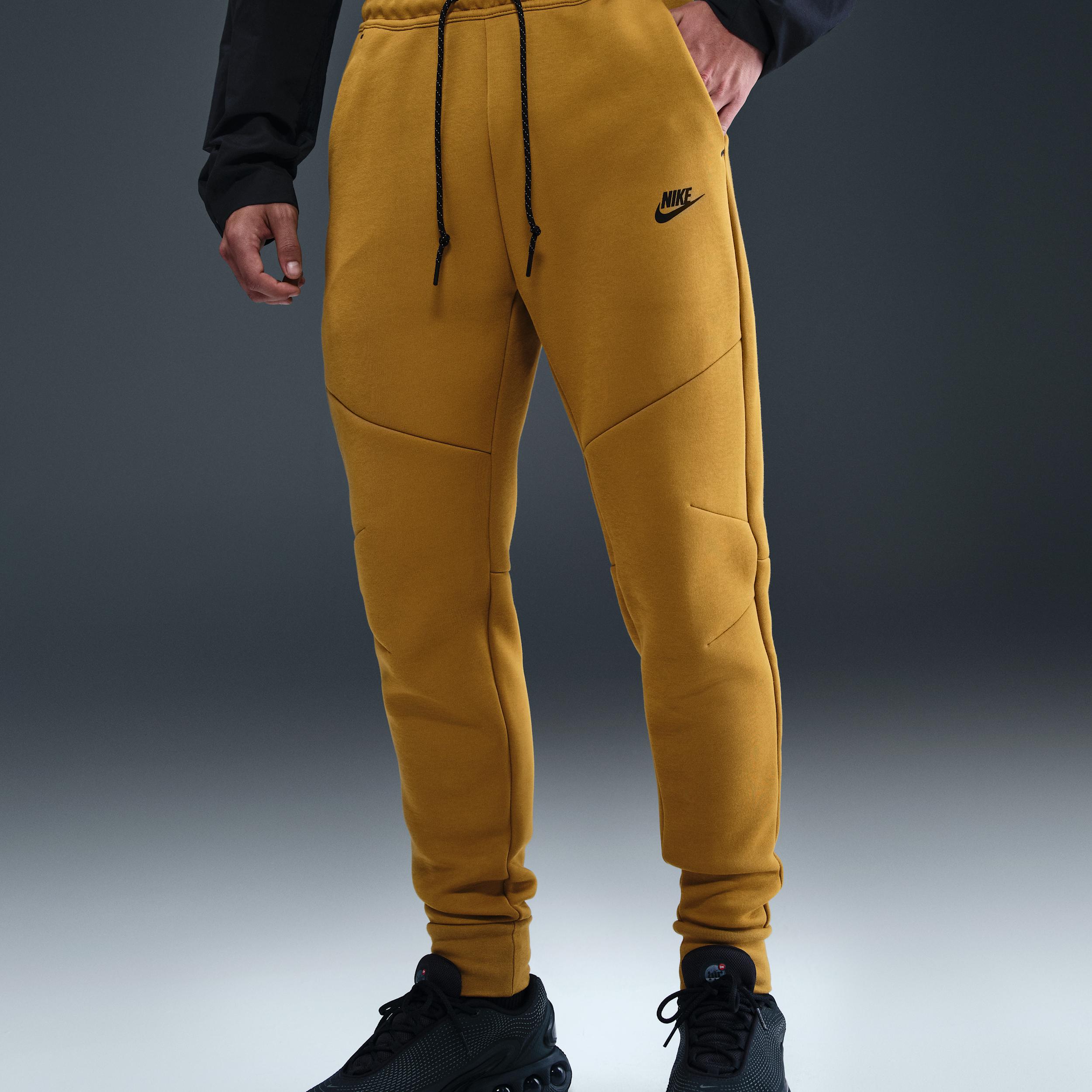 Nike Men's Tech Fleece Jogger Pants Product Image