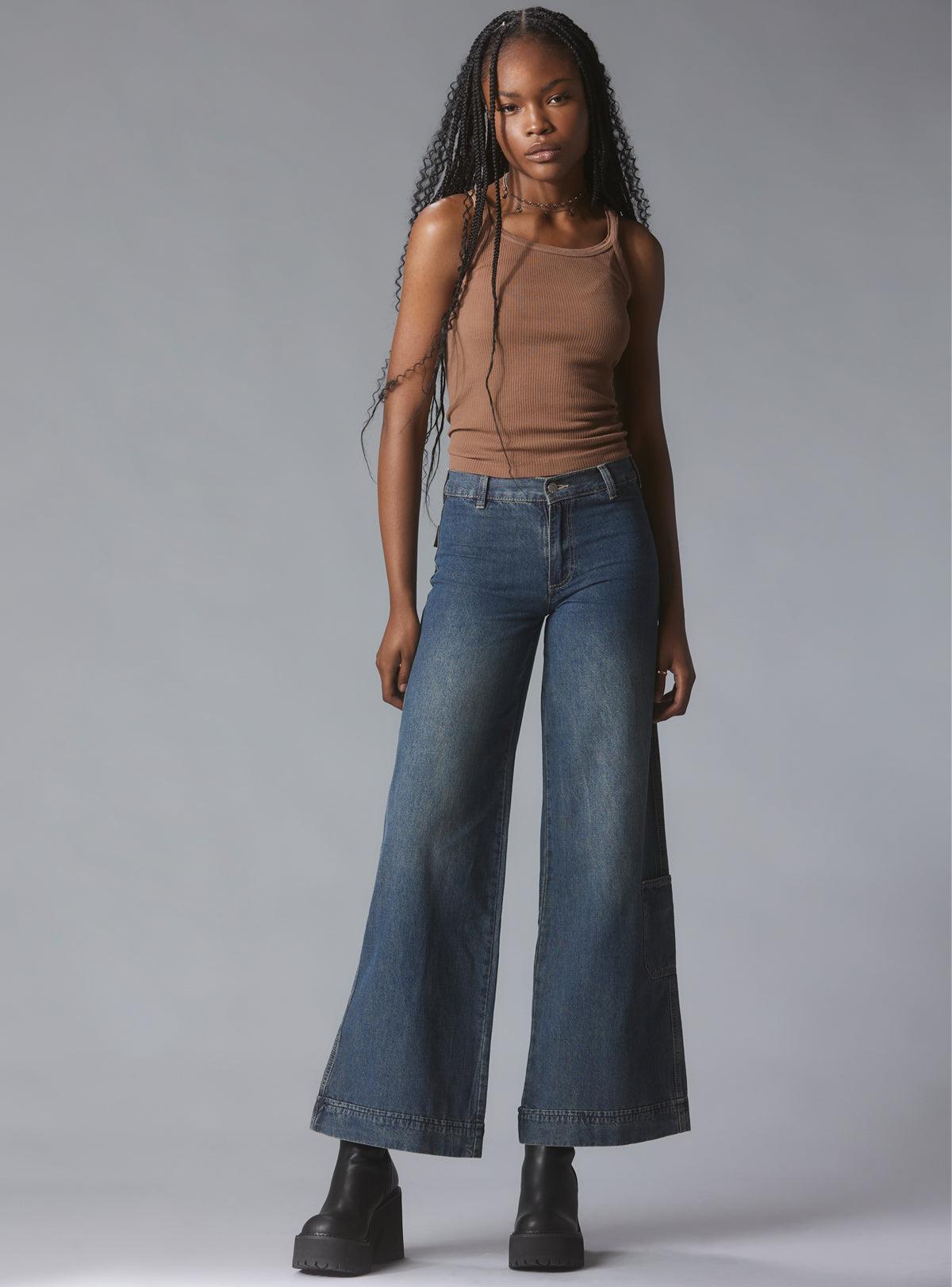 Serif Pants Female Product Image