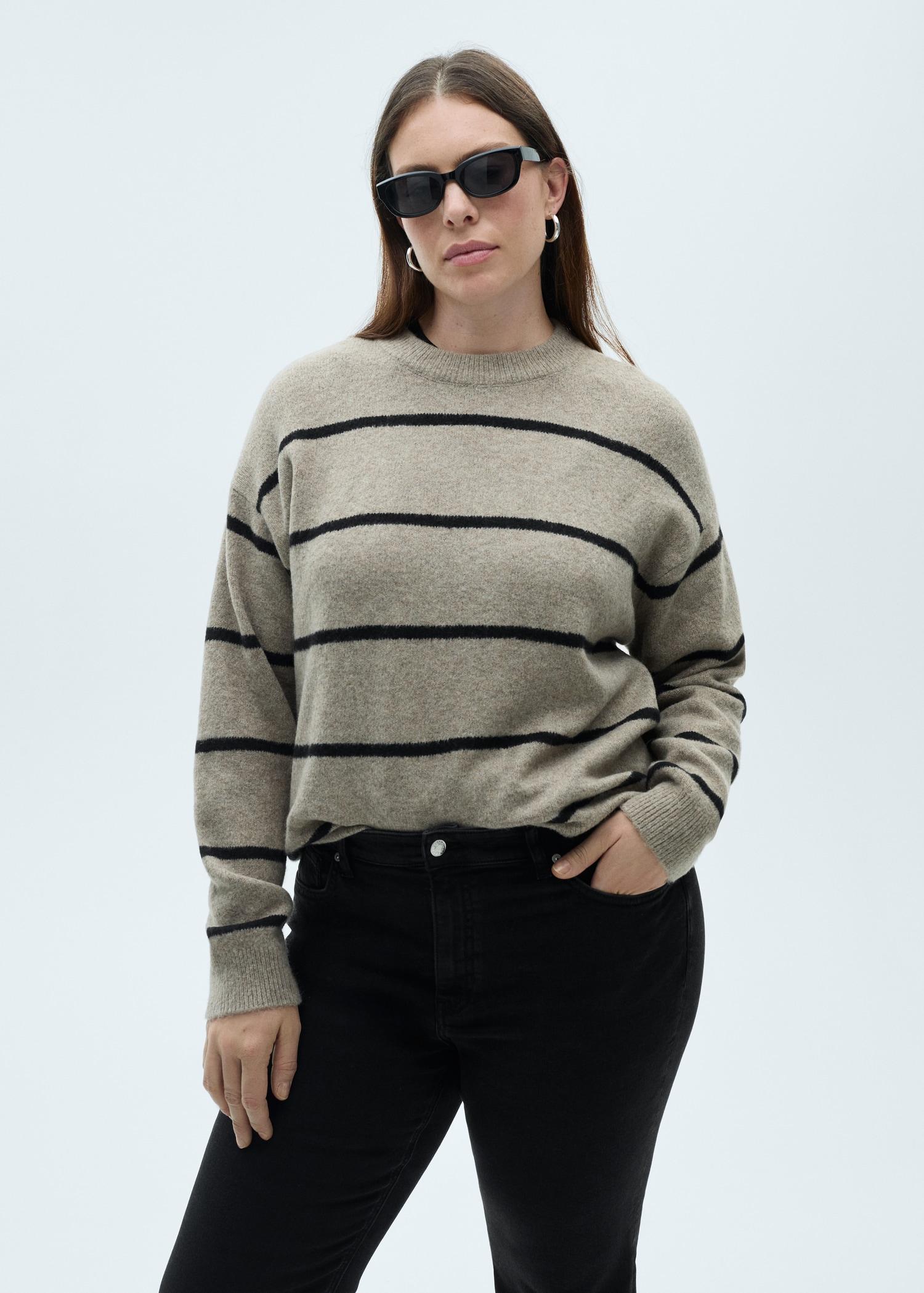 Sienna flared cropped jeans - Women | MANGO USA Product Image