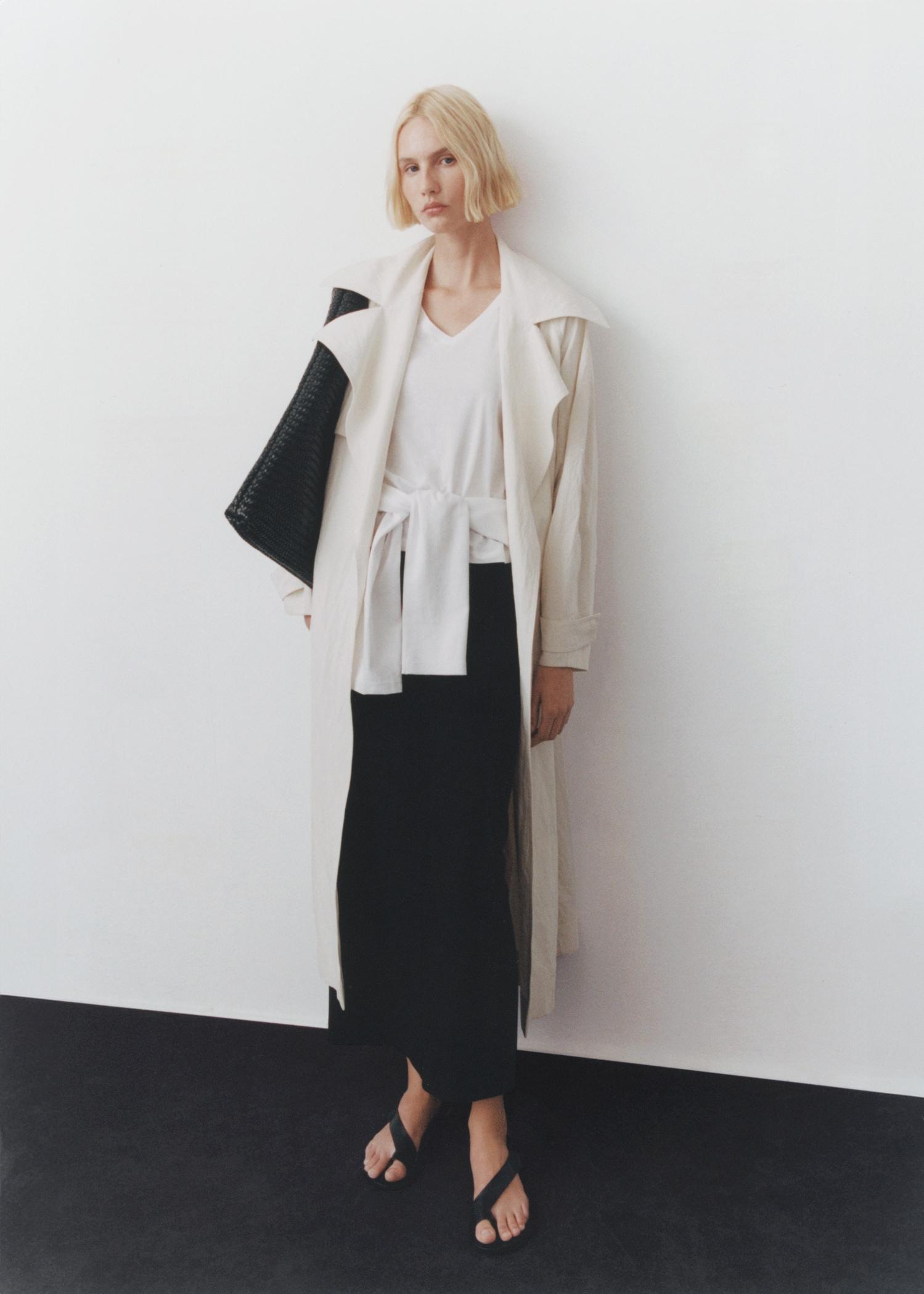 V-neck cotton T-shirt - Women | MANGO USA Product Image