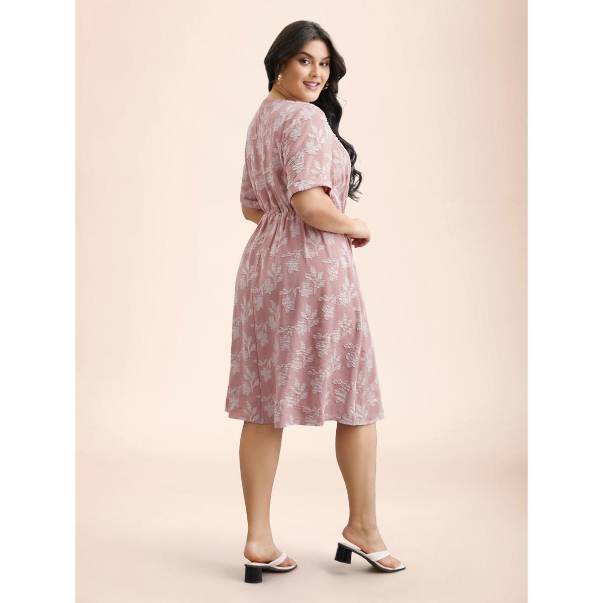 Plus Size V-Neck Floral Textured Pockets Dress Crepe Women Elegant Texture V-neck Short sleeve Curvy BloomChic 10/M Product Image