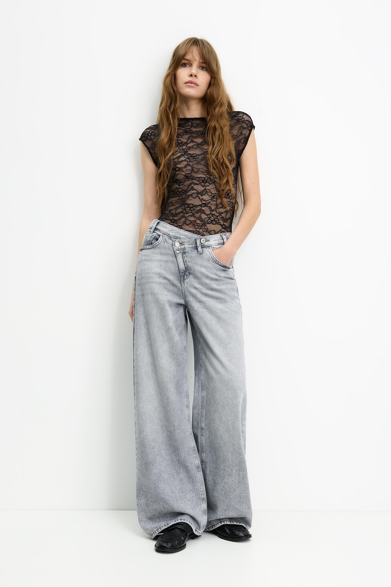 Short sleeve lace bodysuit Product Image