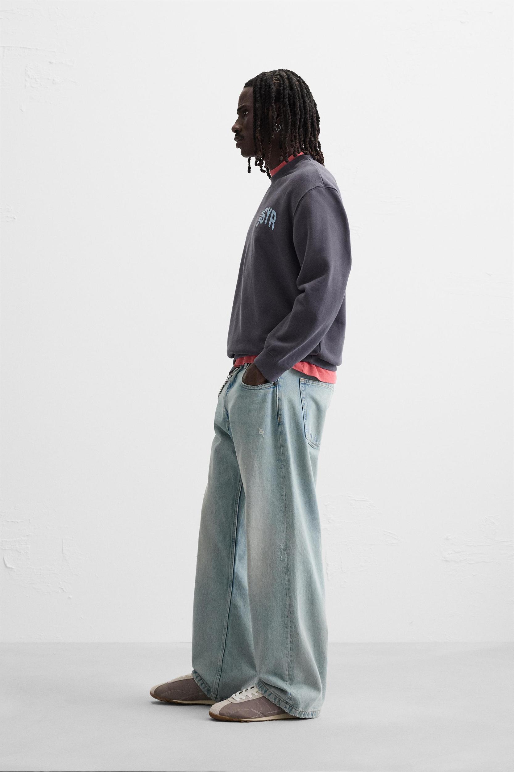 TEXT CREWNECK SWEATSHIRT Product Image