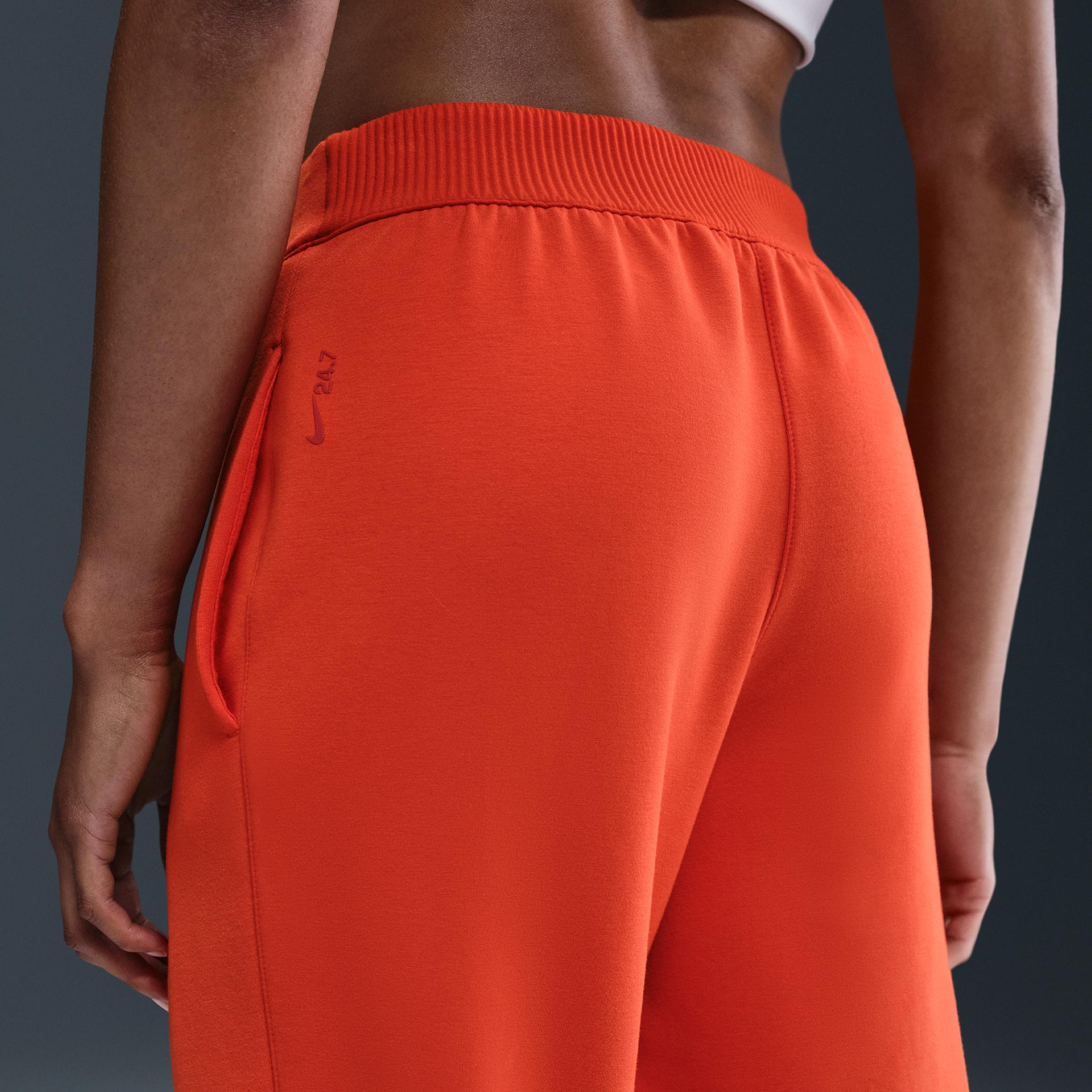 Nike Women's 24.7 ImpossiblySoft Dri-FIT Mid-Rise Jogger Pants Product Image