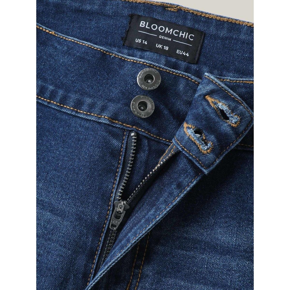 Plus Size Classic Straight-Leg Denim Shorts Women Midblue Medium stretch Casual Slanted pocket Leisure Denim Shorts BloomChic 22/3X Product Image