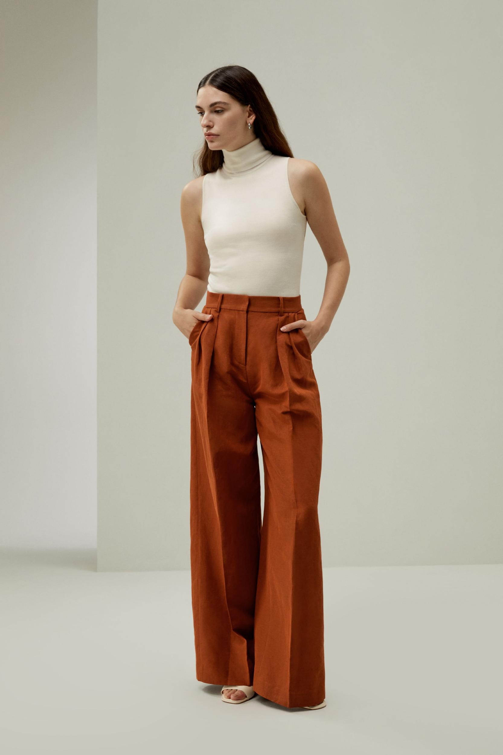 Front-Pleated Silk-Linen Blend Trousers Product Image