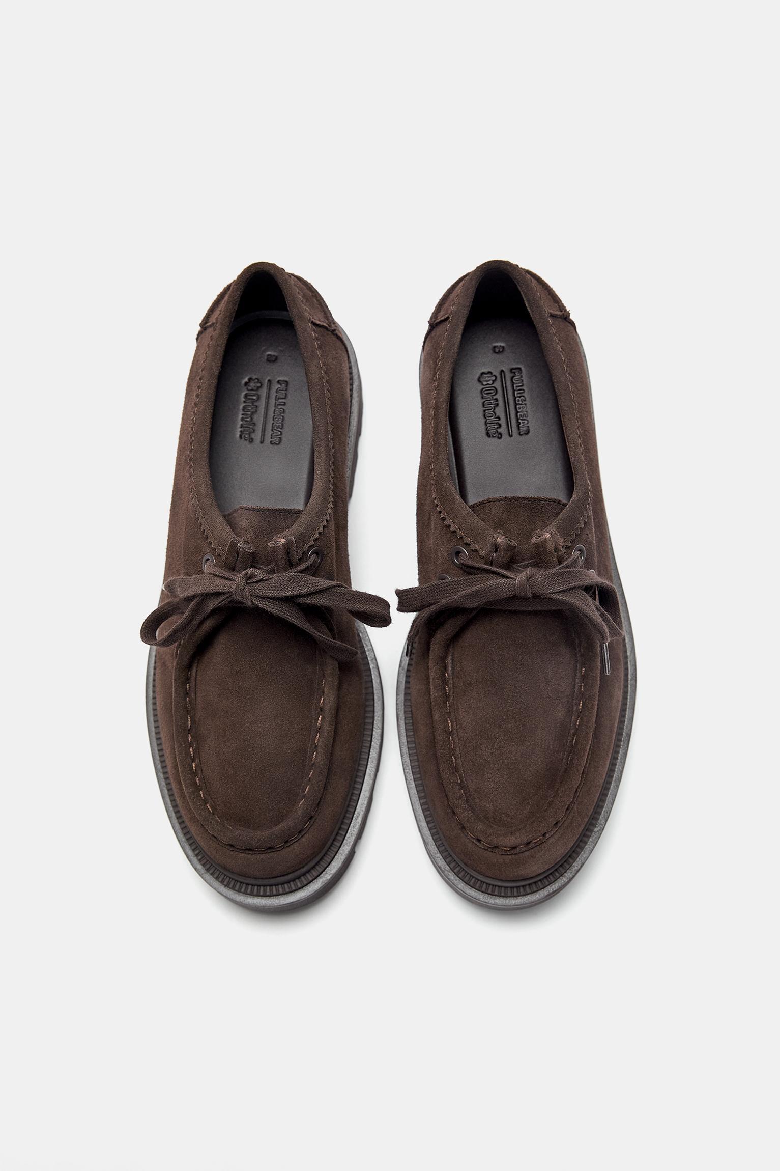 Leather deck shoes Product Image
