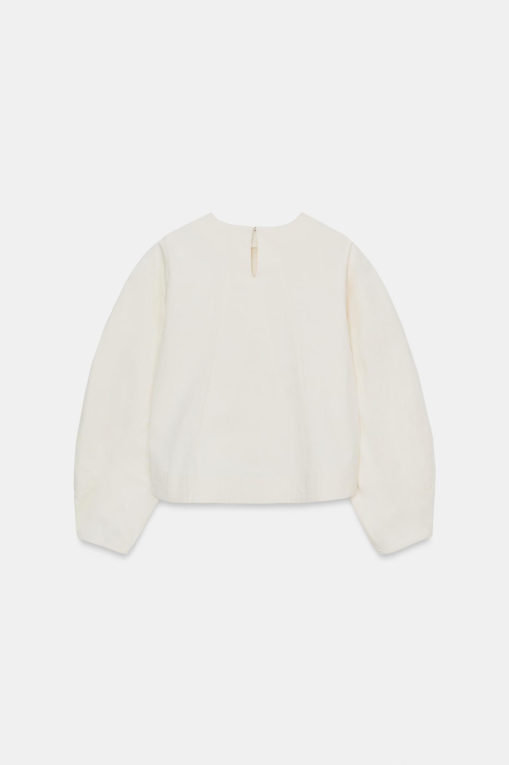 VOLUME SLEEVE CROP TOP Product Image