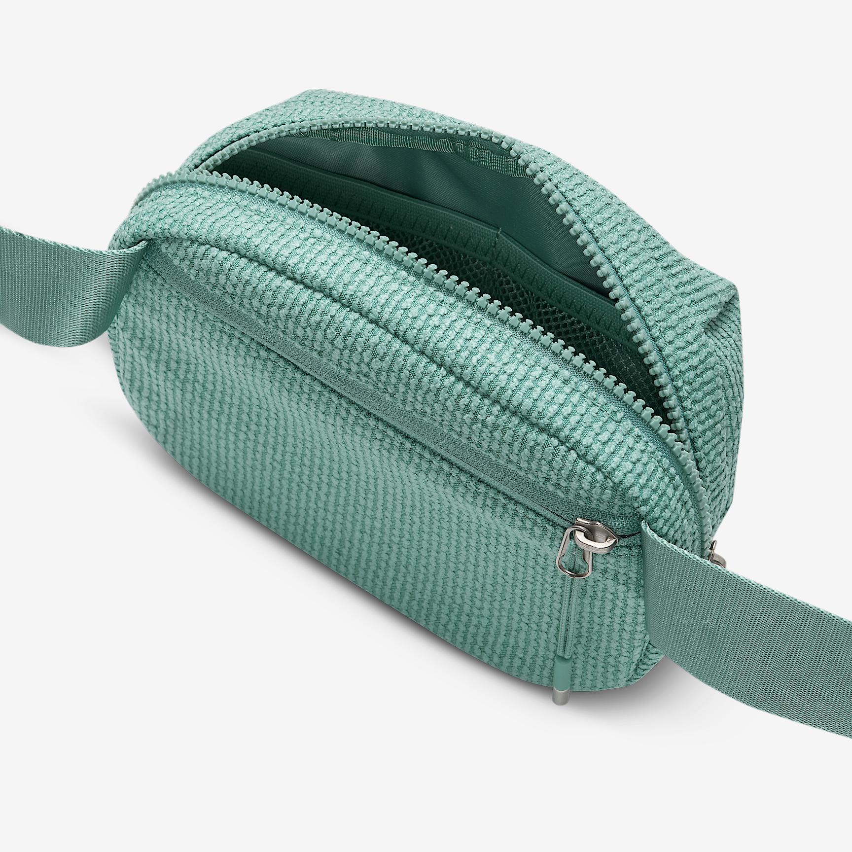 Nike Unisex Aura Crossbody Bag (2L) | HV6626-017 Product Image