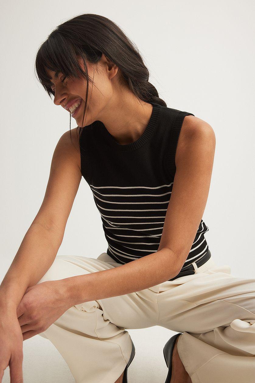 Sleeveless Knitted Striped Top Product Image
