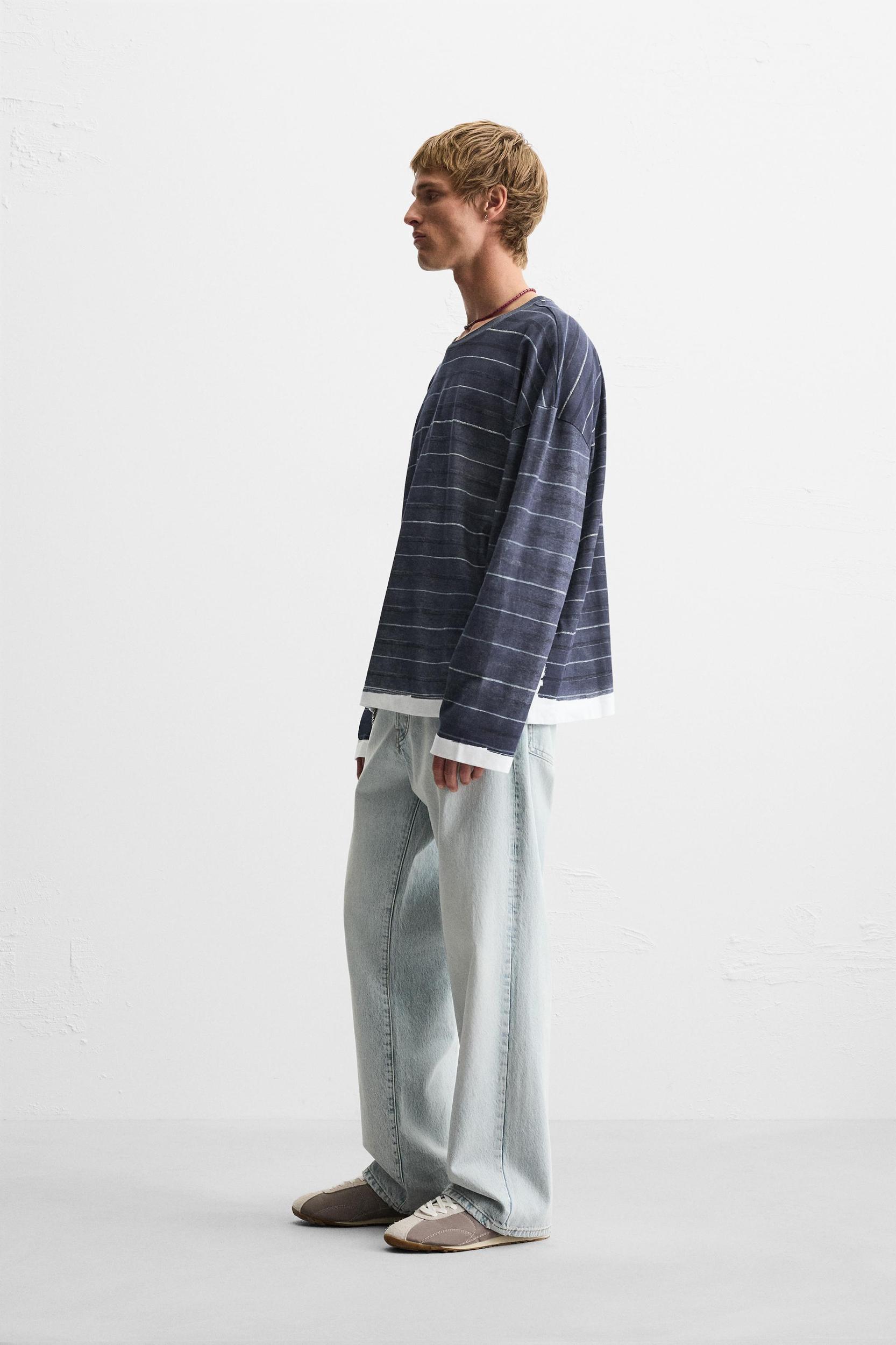 STRIPE PRINT T-SHIRT Product Image