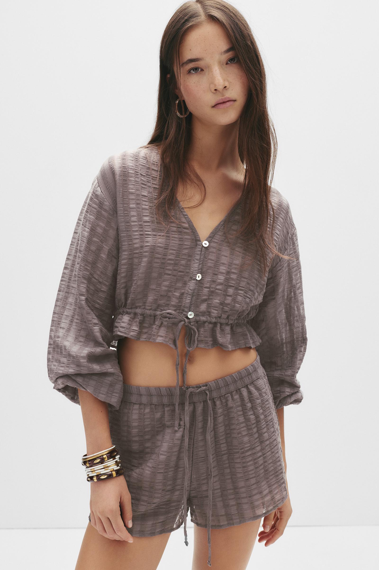 Striped textured shorts Product Image