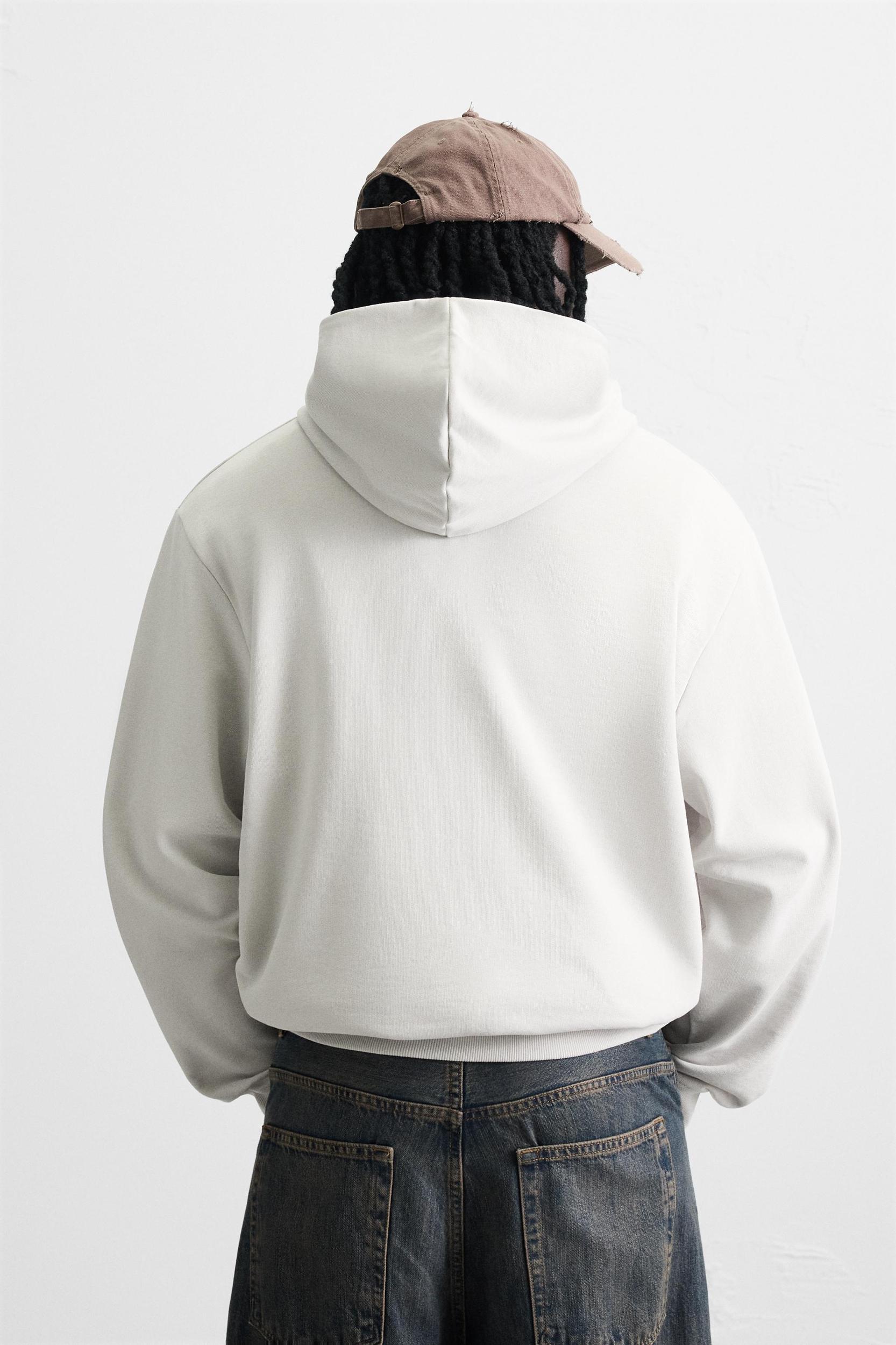 BASIC HOODIE SWEATSHIRT Product Image