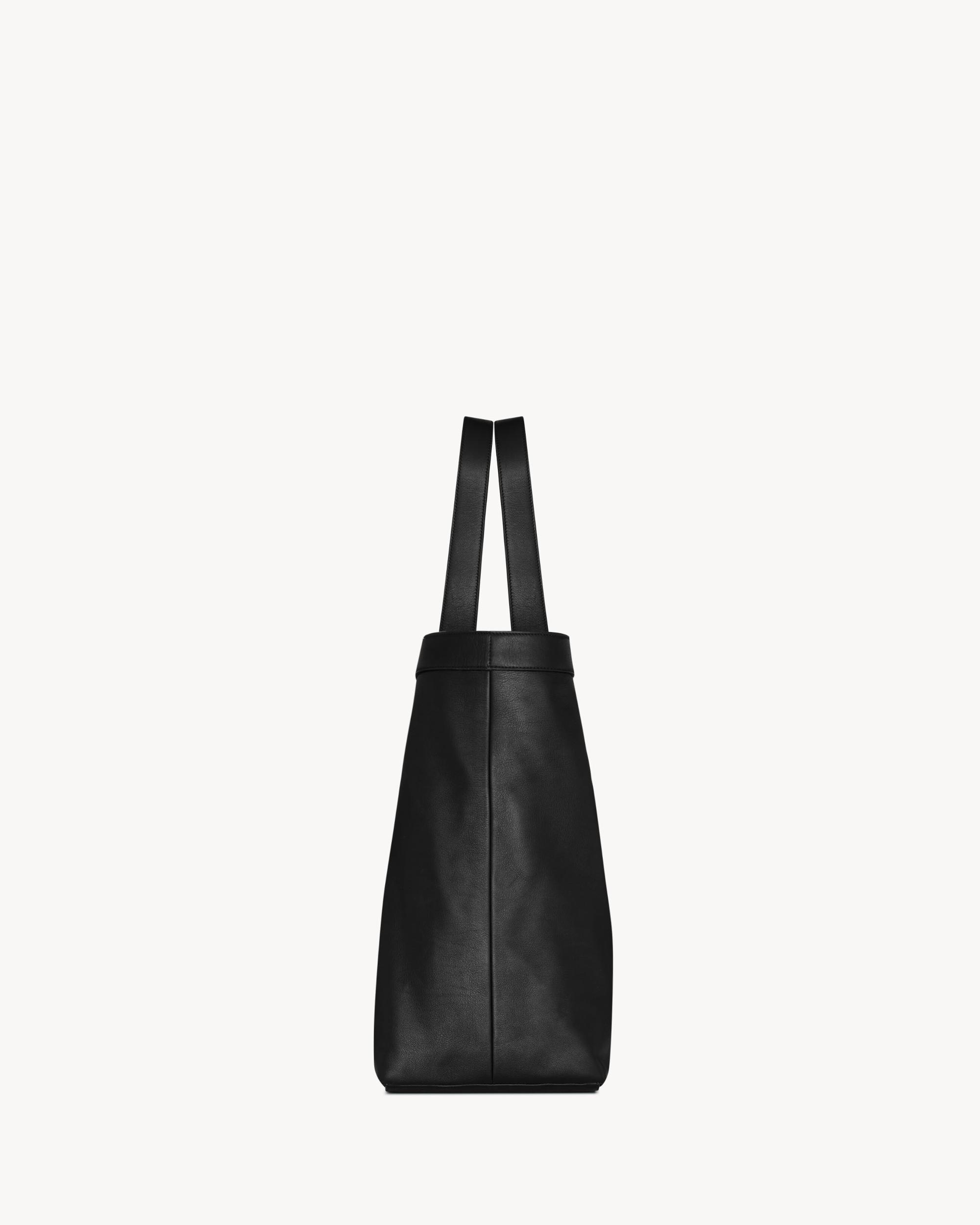 Y Large tote in leather Product Image