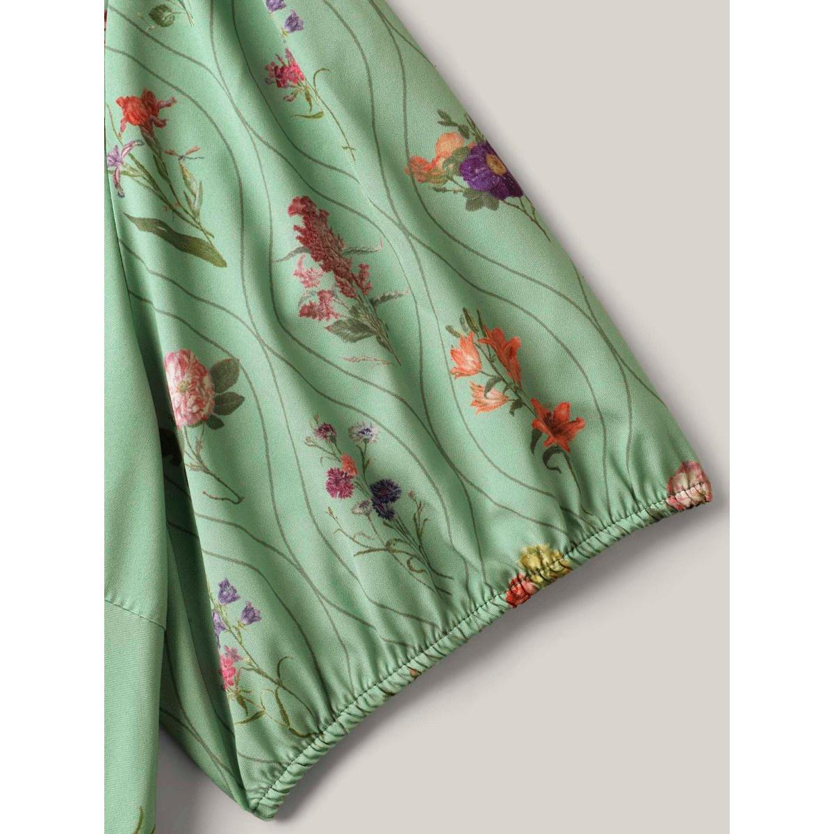 Plus Size Garden Print Pockets Puff Sleeve Midi Dress Greenbean Women Heart neckline Short sleeve Curvy BloomChic 26/4X Product Image