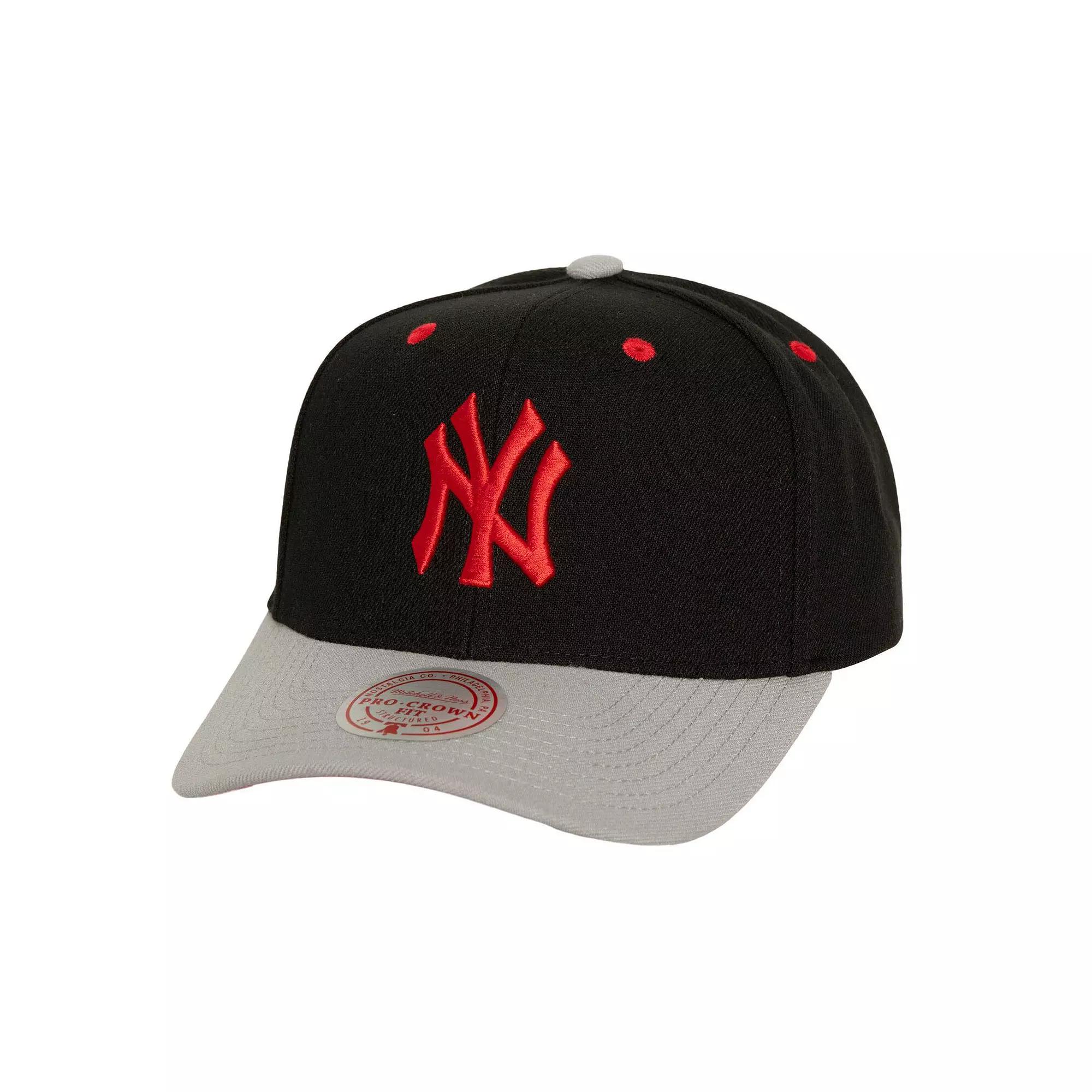 Men's Mitchell & Ness Black New York Yankees Bred Pro Adjustable Hat Product Image
