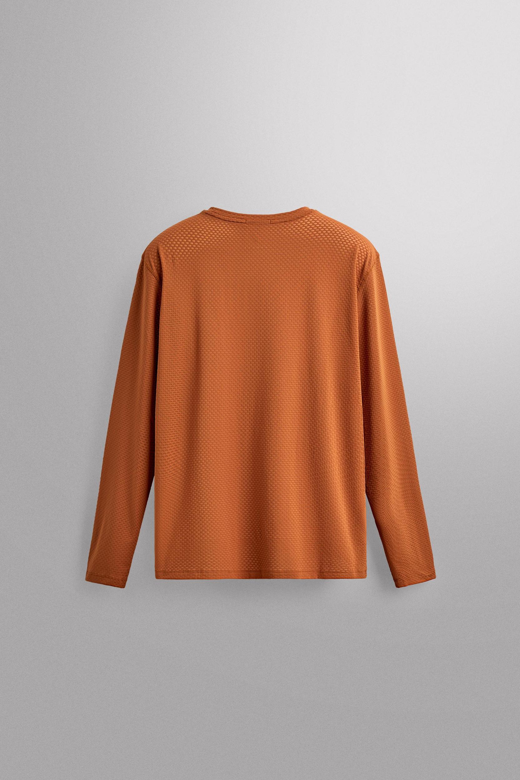 LONG SLEEVE GRAVEL TECHNICAL TEXTURED WEAVE T-SHIRT Product Image
