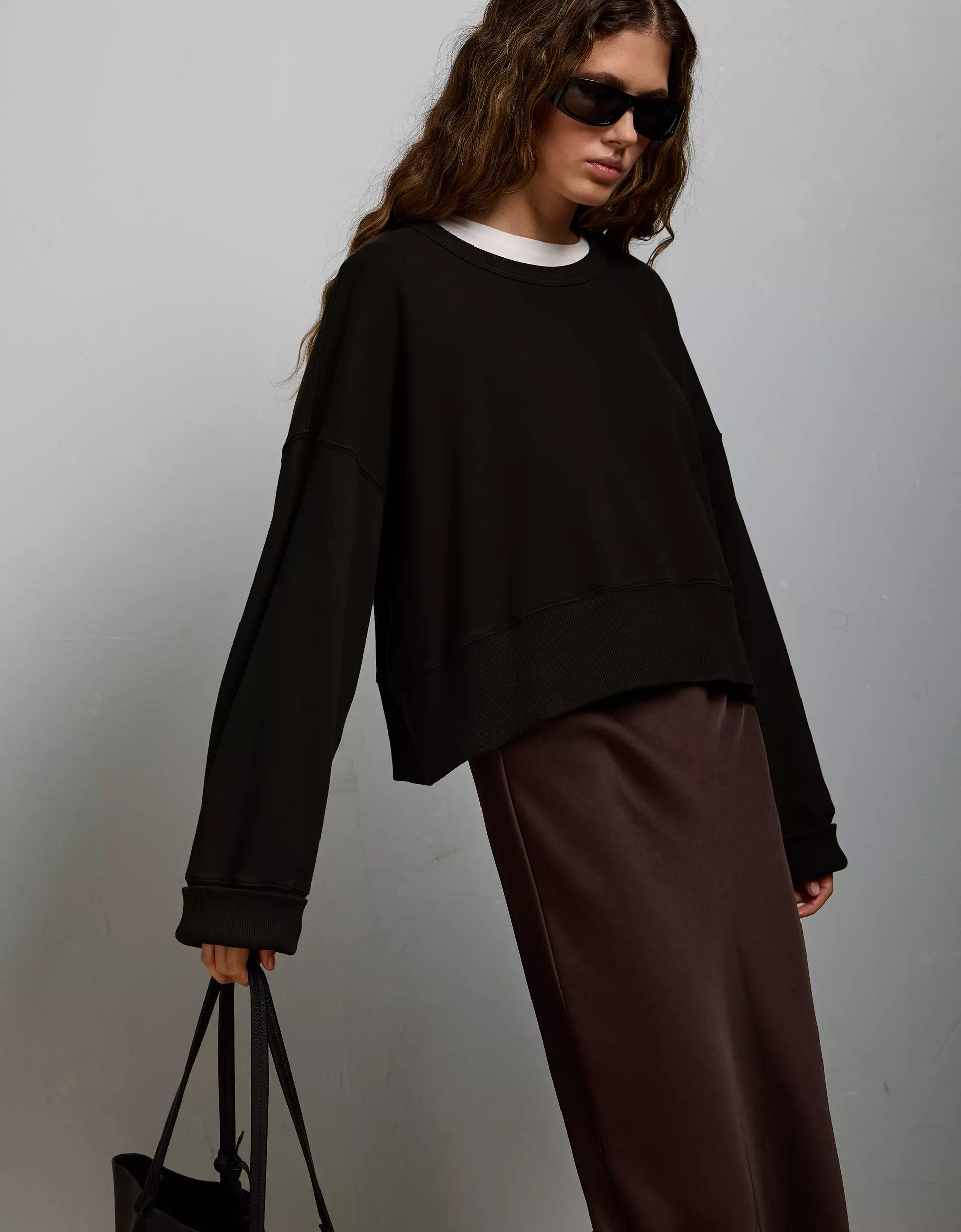 AE77 Premium Relaxed Cropped Sweatshirt Product Image