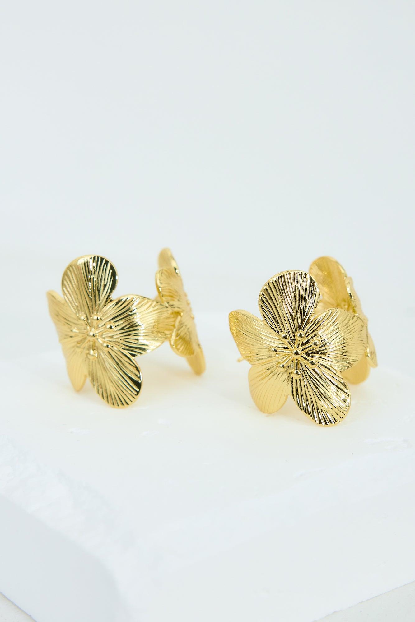 Petal Kisses Earrings Gold Product Image