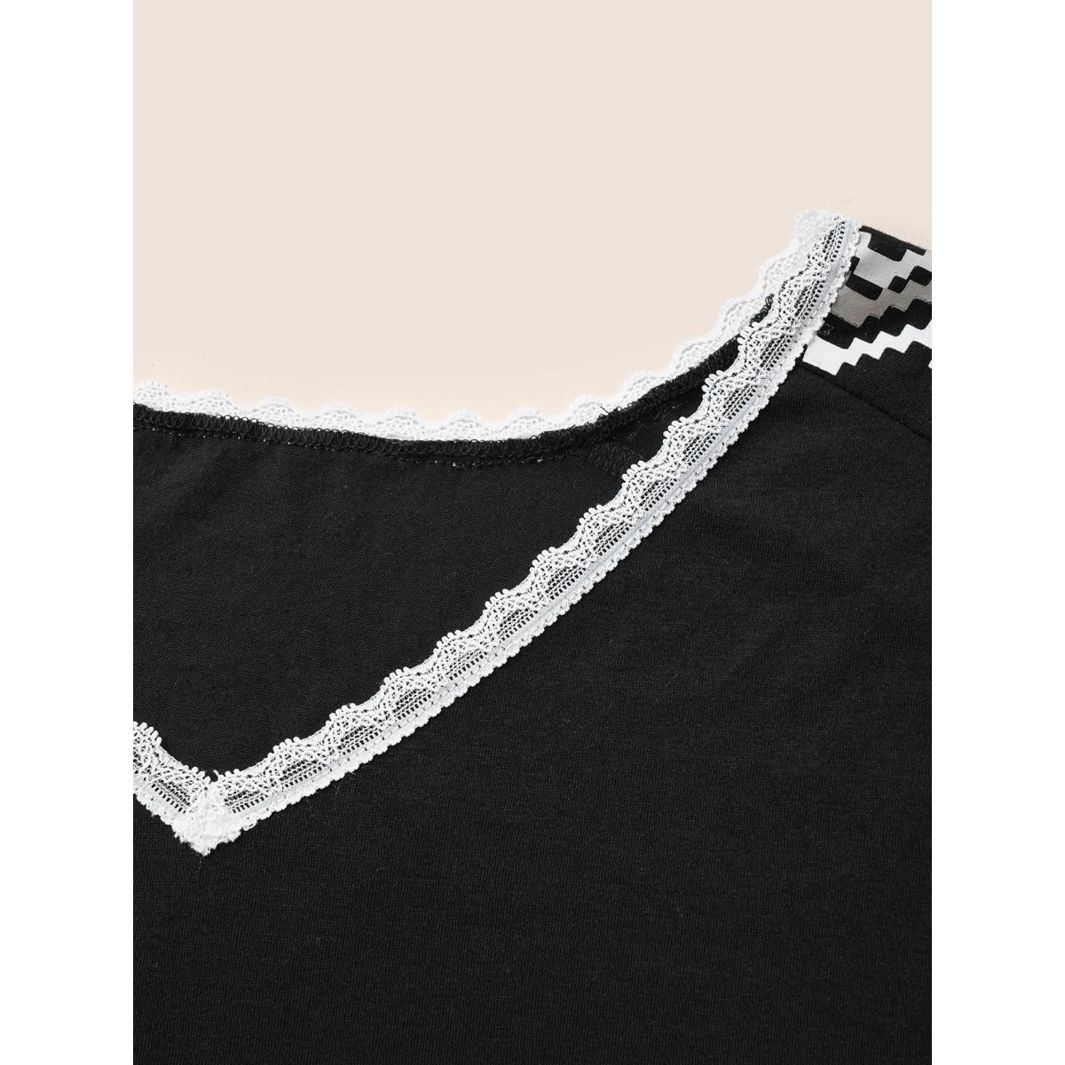 Plus Size Geometric Print Batwing Sleeve T-shirt Black Women Resort Plain V-neck Vacation T-shirts BloomChic 12/L Product Image