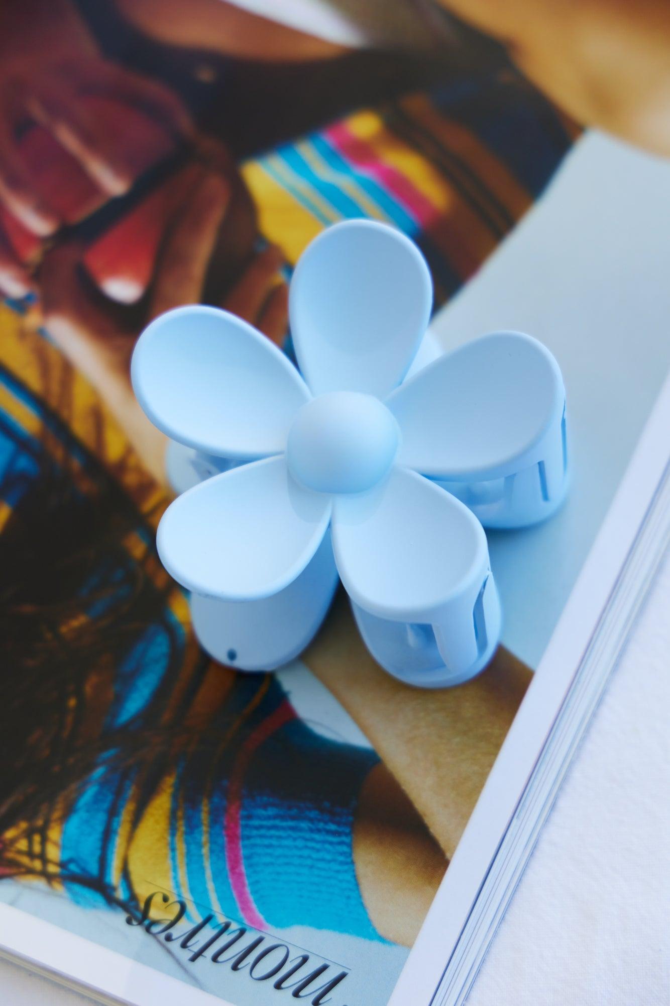 Blume Hair Claw Blue Product Image