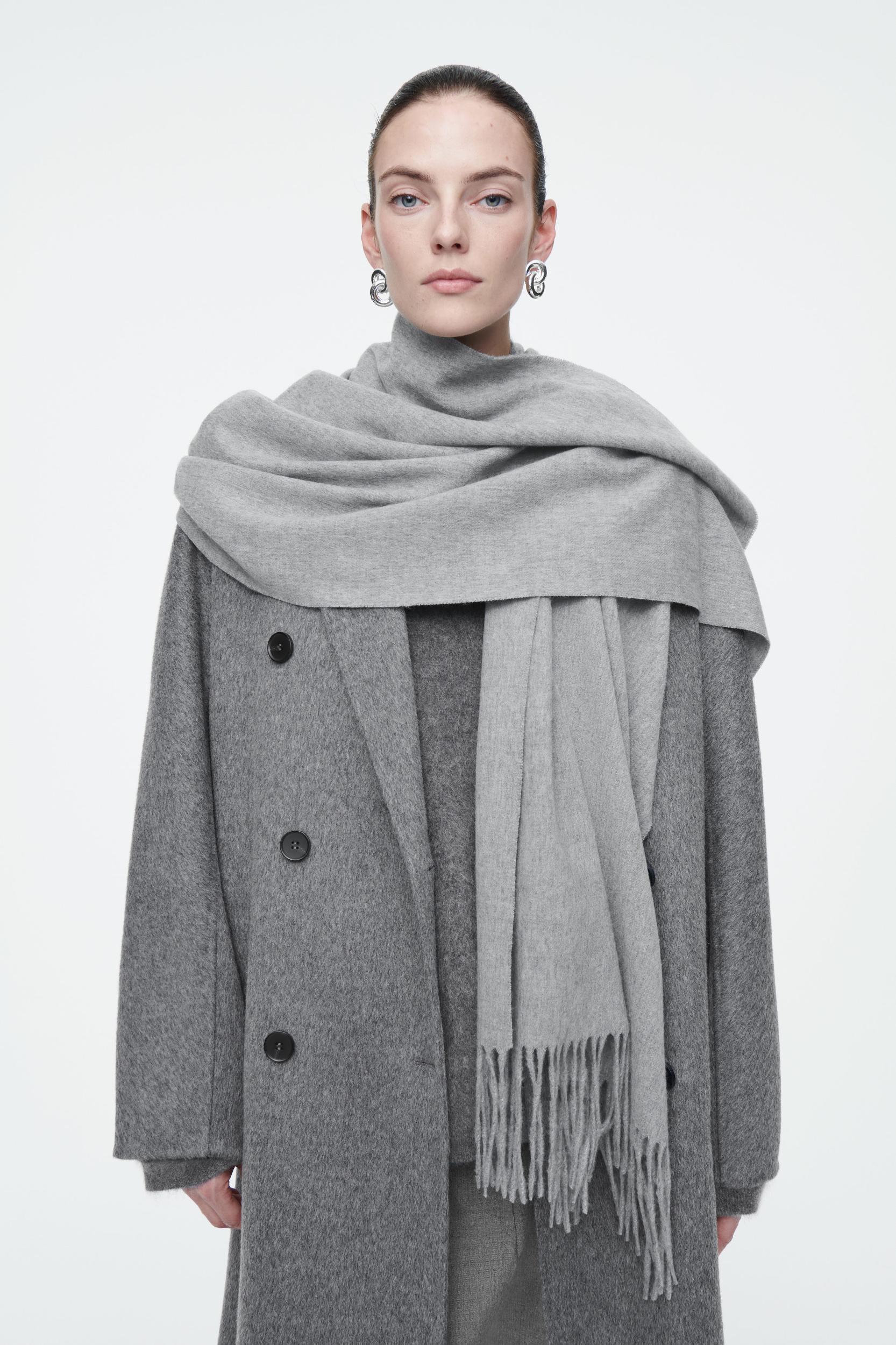 FRINGED WOOL SCARF Product Image