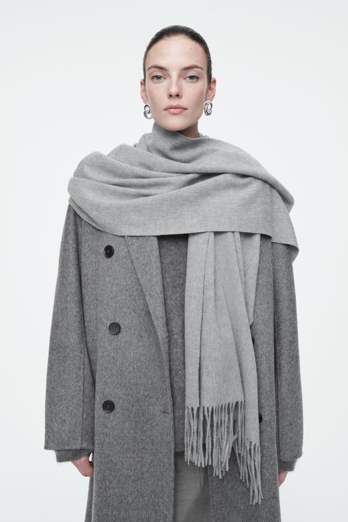 FRINGED WOOL SCARF Product Image