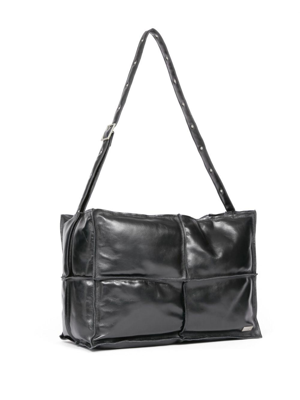 logo-plaque leather shoulder bag Product Image